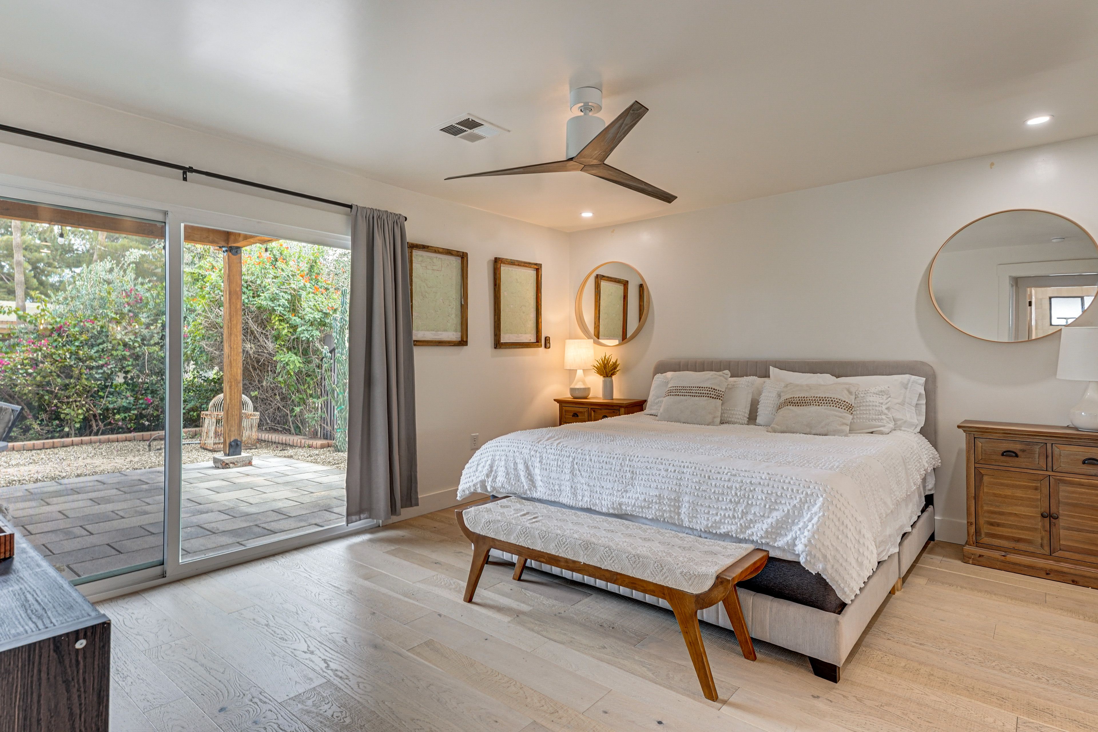 Bedroom 1 | King Bed