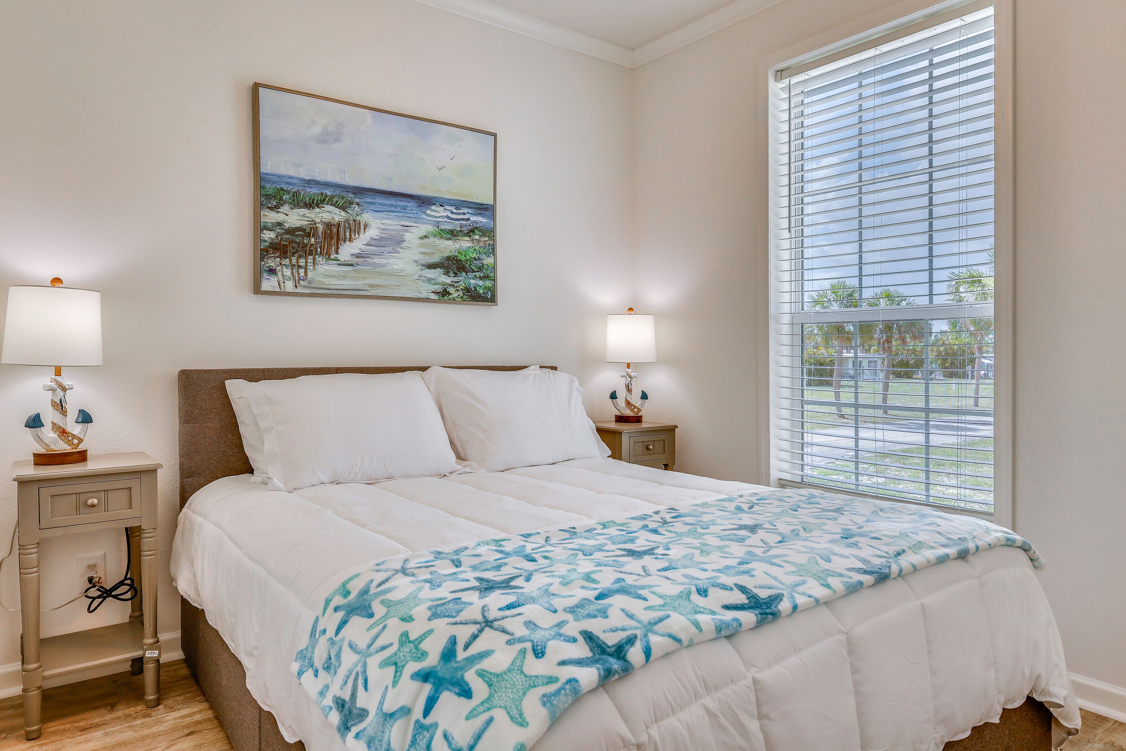 Bedroom 2 | Queen Bed