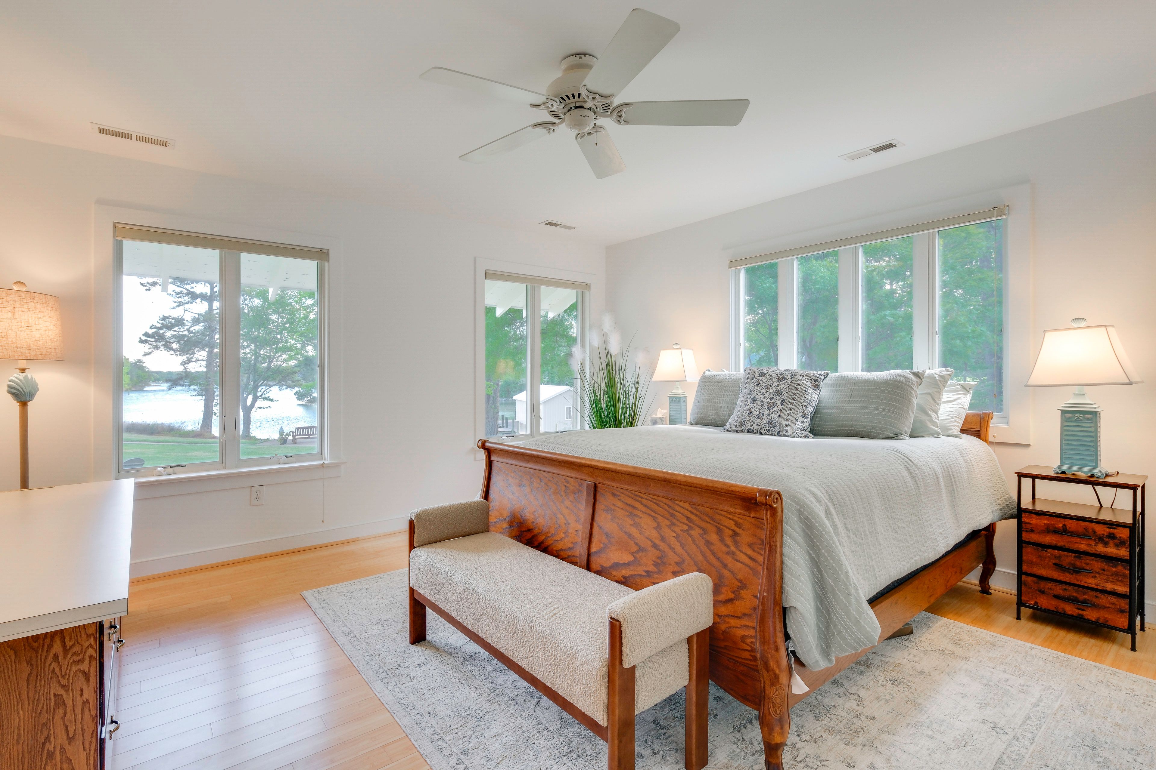 Bedroom 1 | Queen Bed