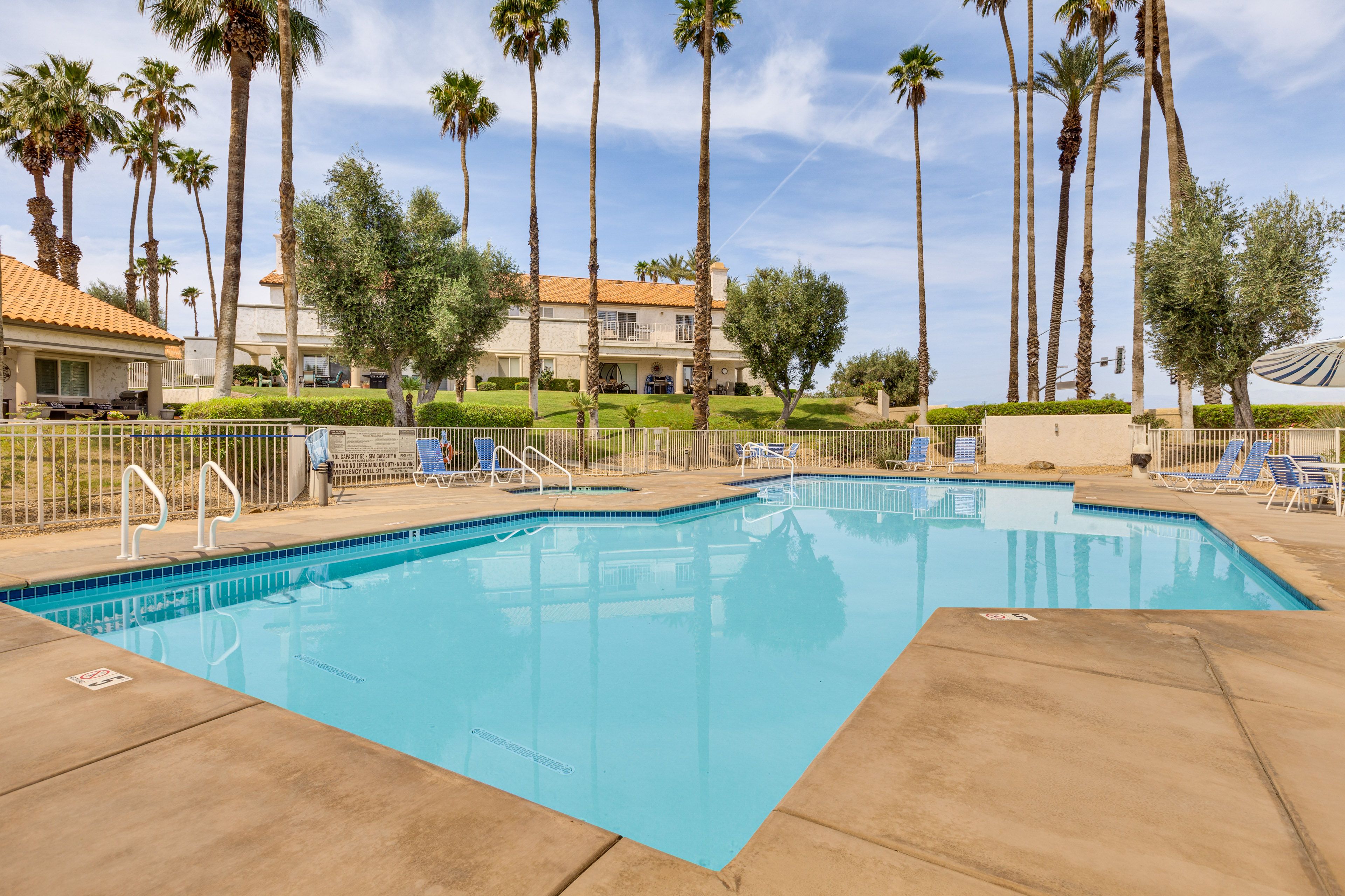 Desert Falls Country Club Community Amenities | Pool & Hot Tub