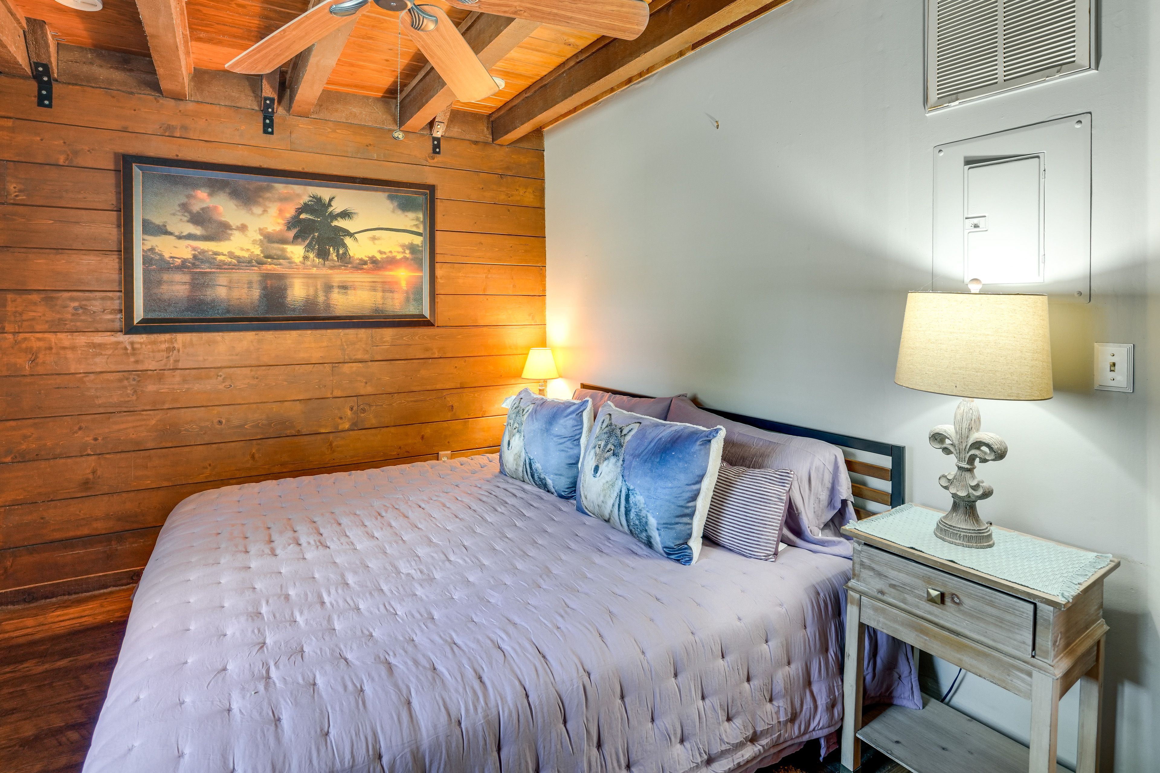 Bedroom 1 | King Bed | Main Floor