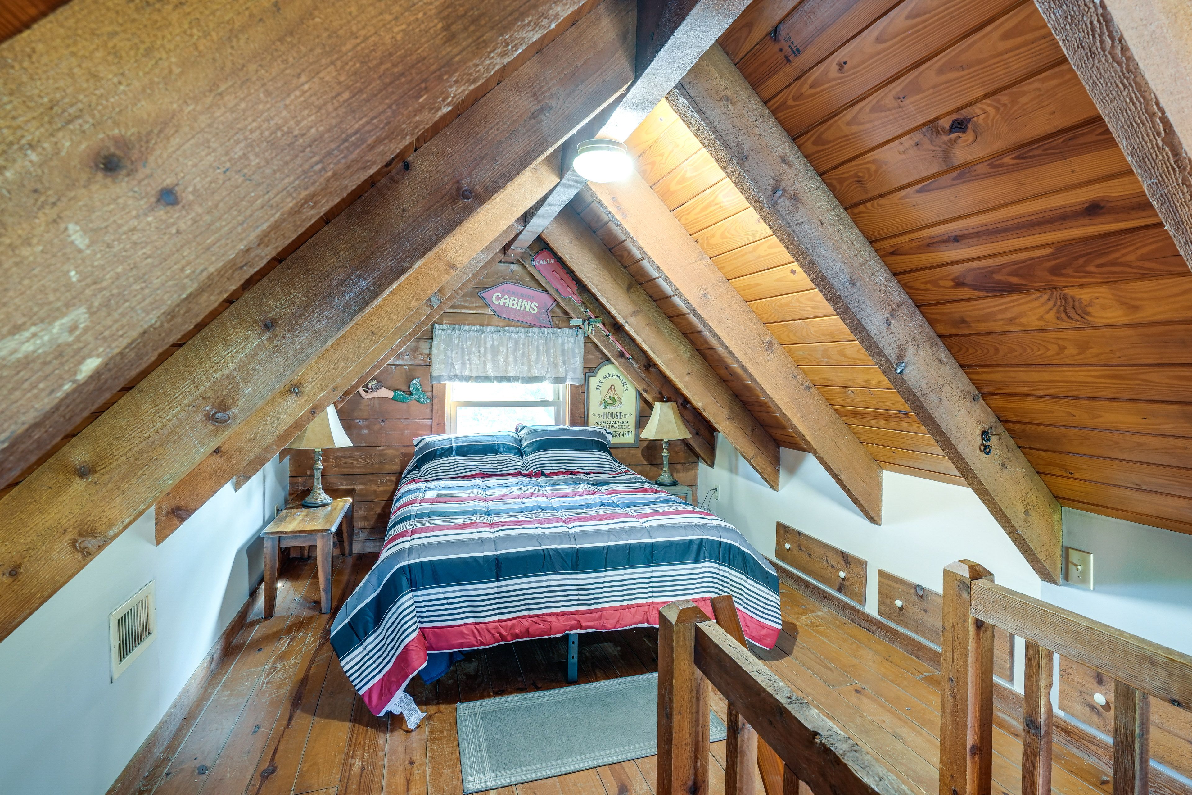 Bedroom 2 (Loft) | Queen Bed
