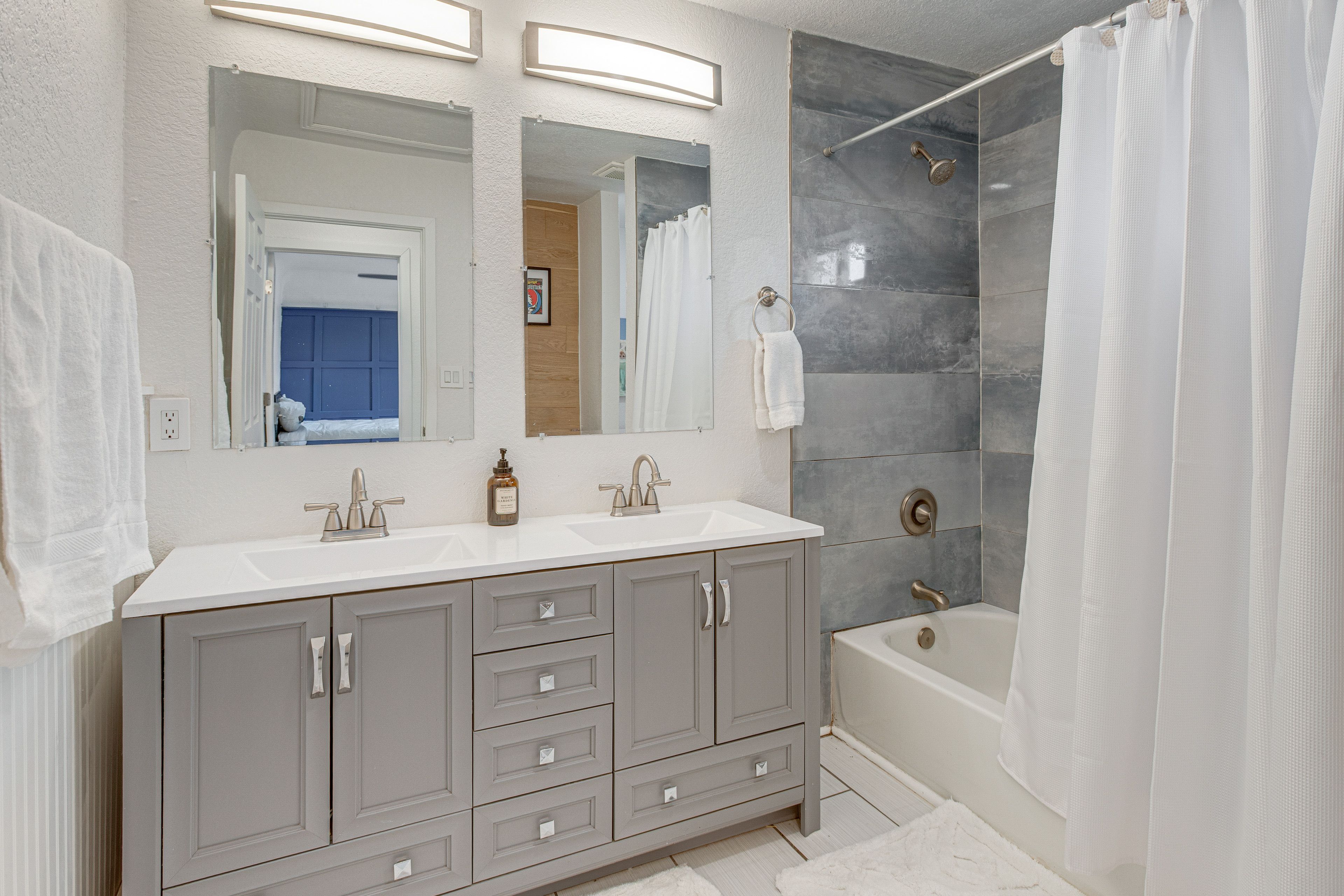 Full Bathroom | 1st Floor