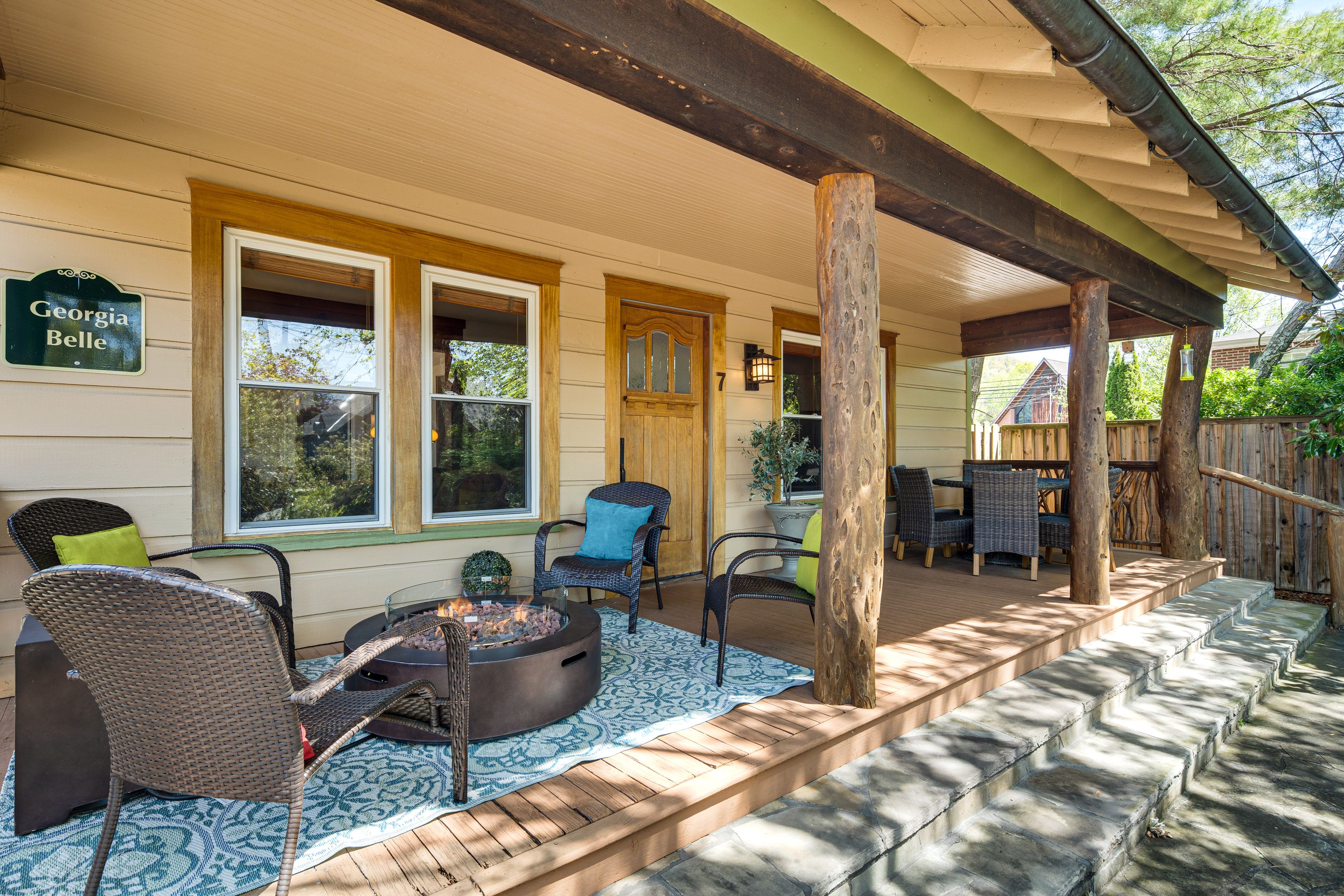 Porch | Fire Pit | Dining Set