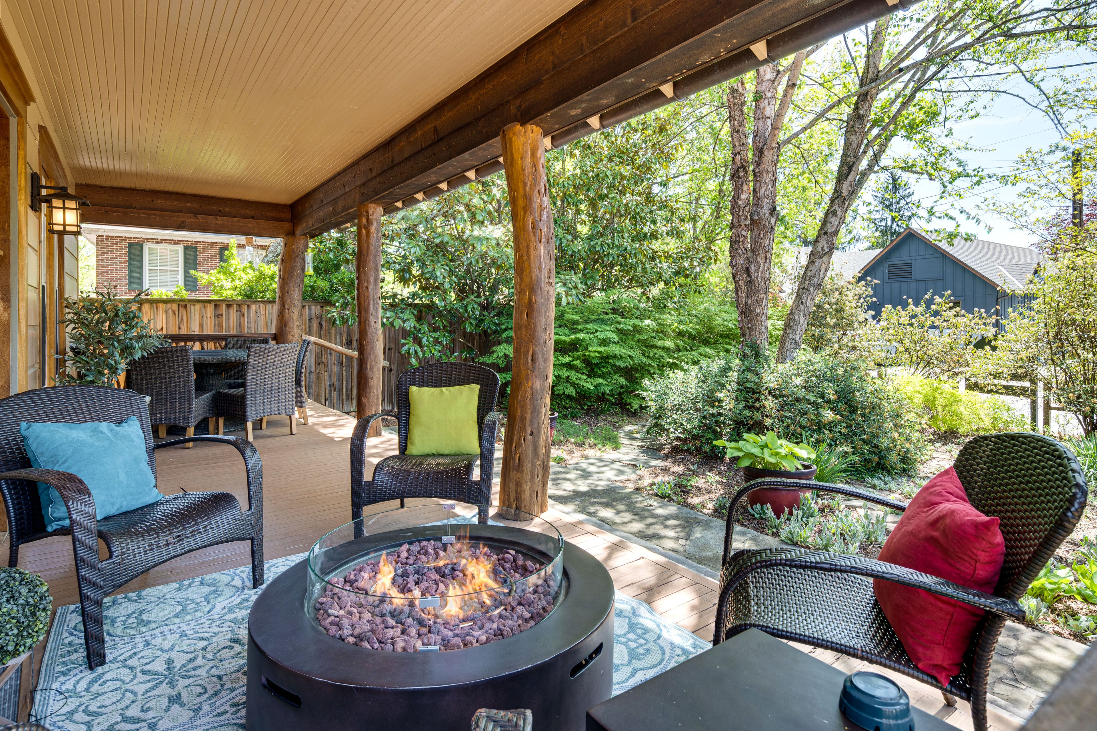 Weaverville Vacation Rental | 3BR | 3BA | 2,000 Sq Ft