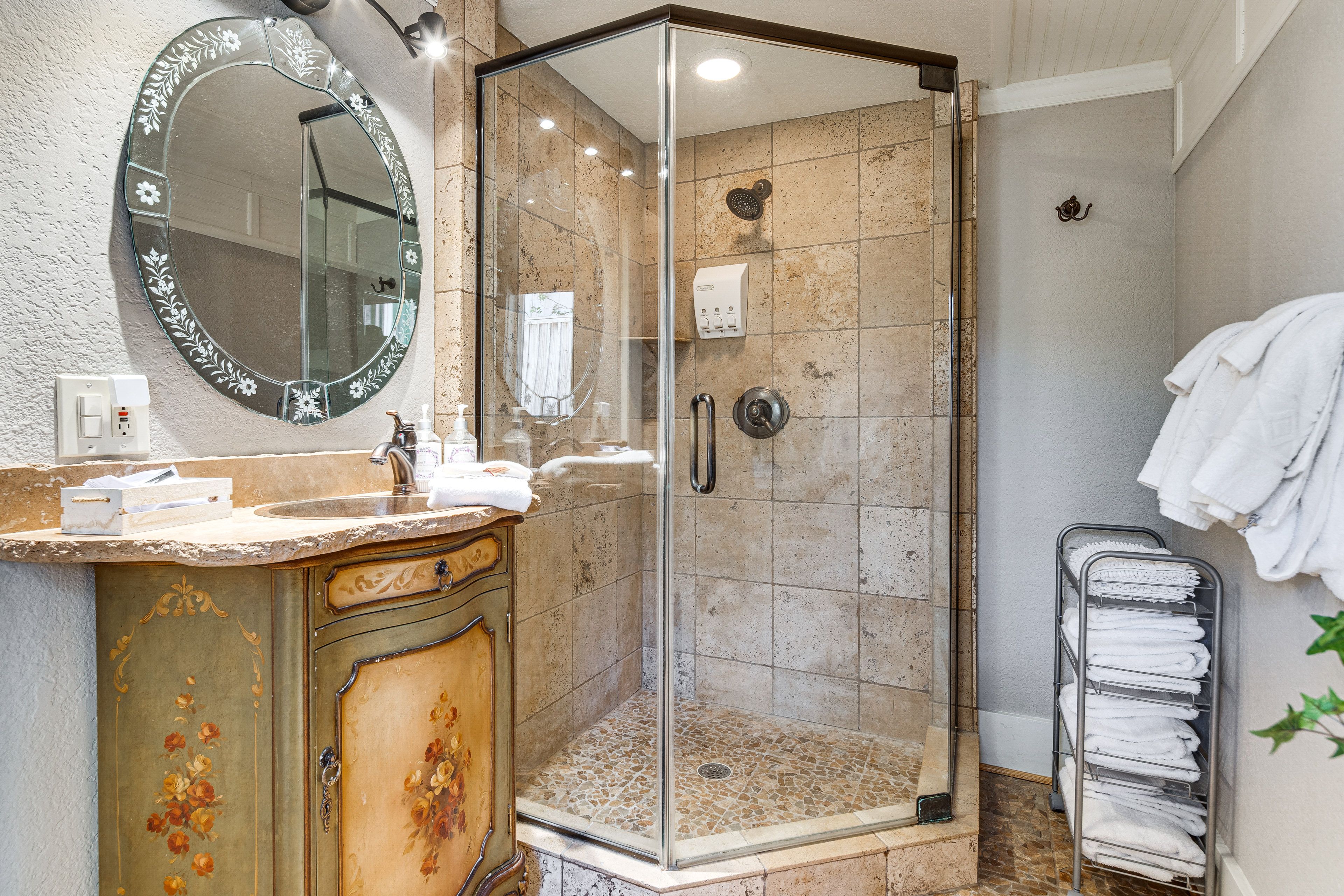 En-Suite Bathroom | 1st Floor