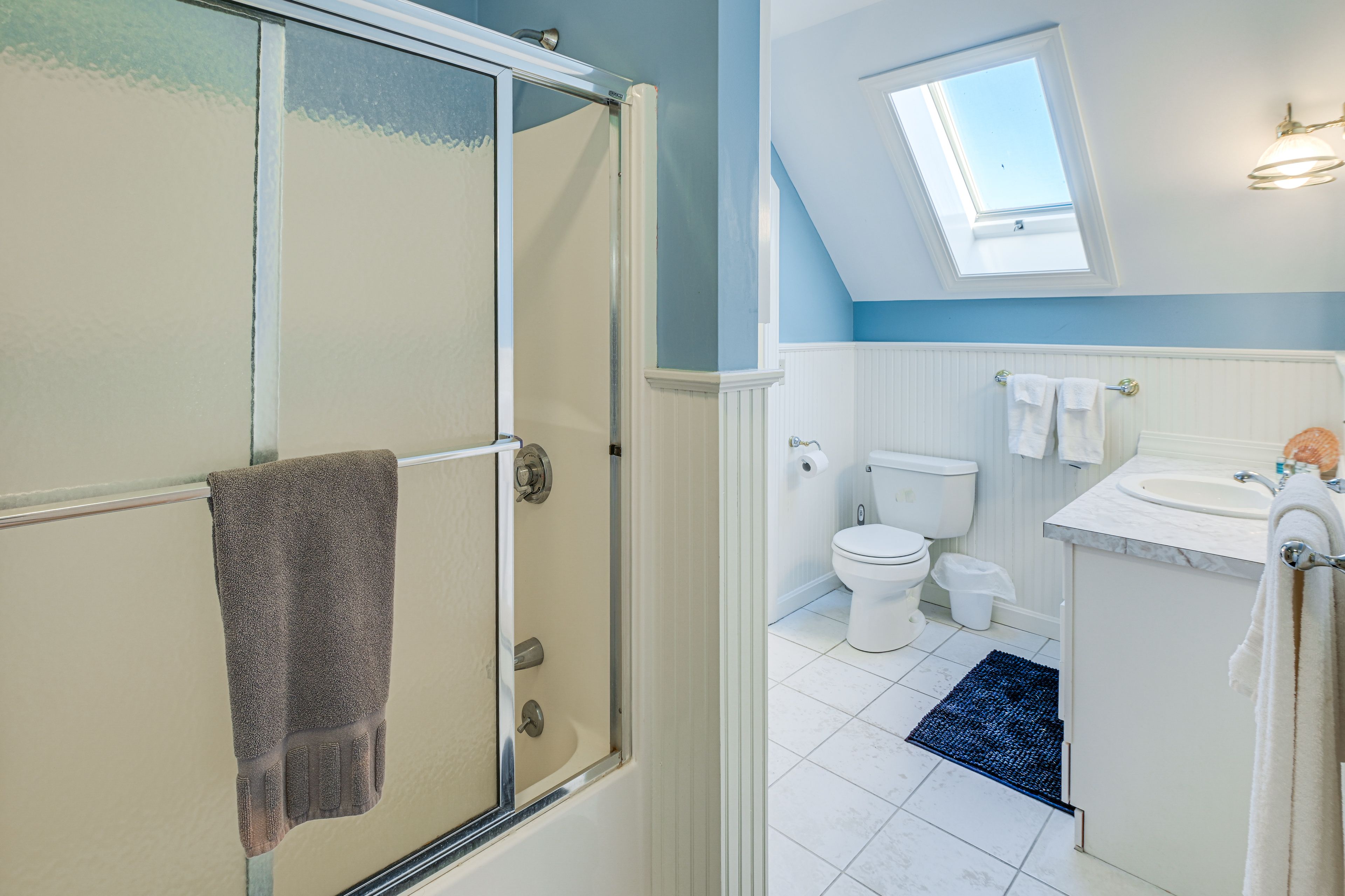Full Bathroom | 2nd Floor
