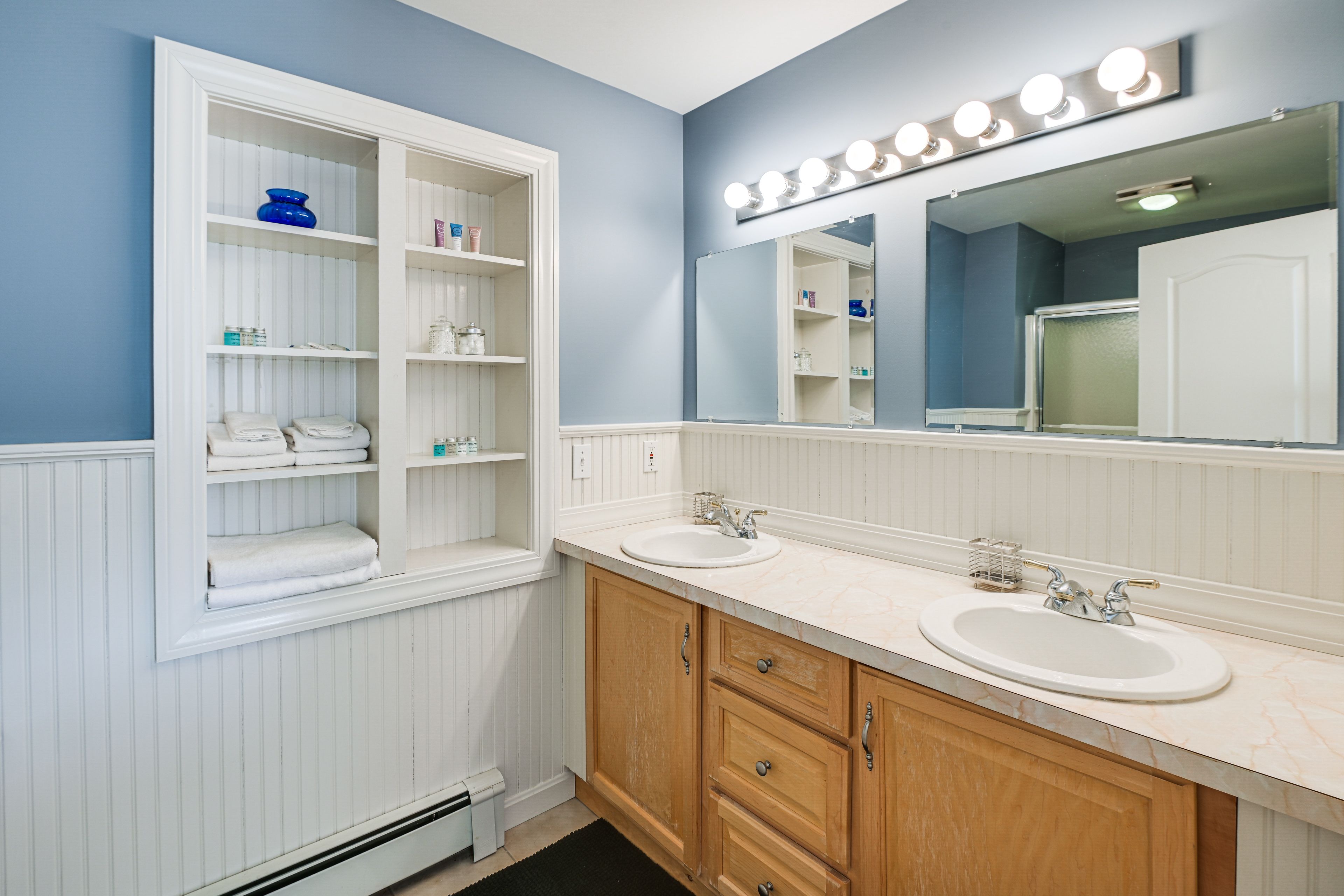 Full Bathroom | 2nd Floor