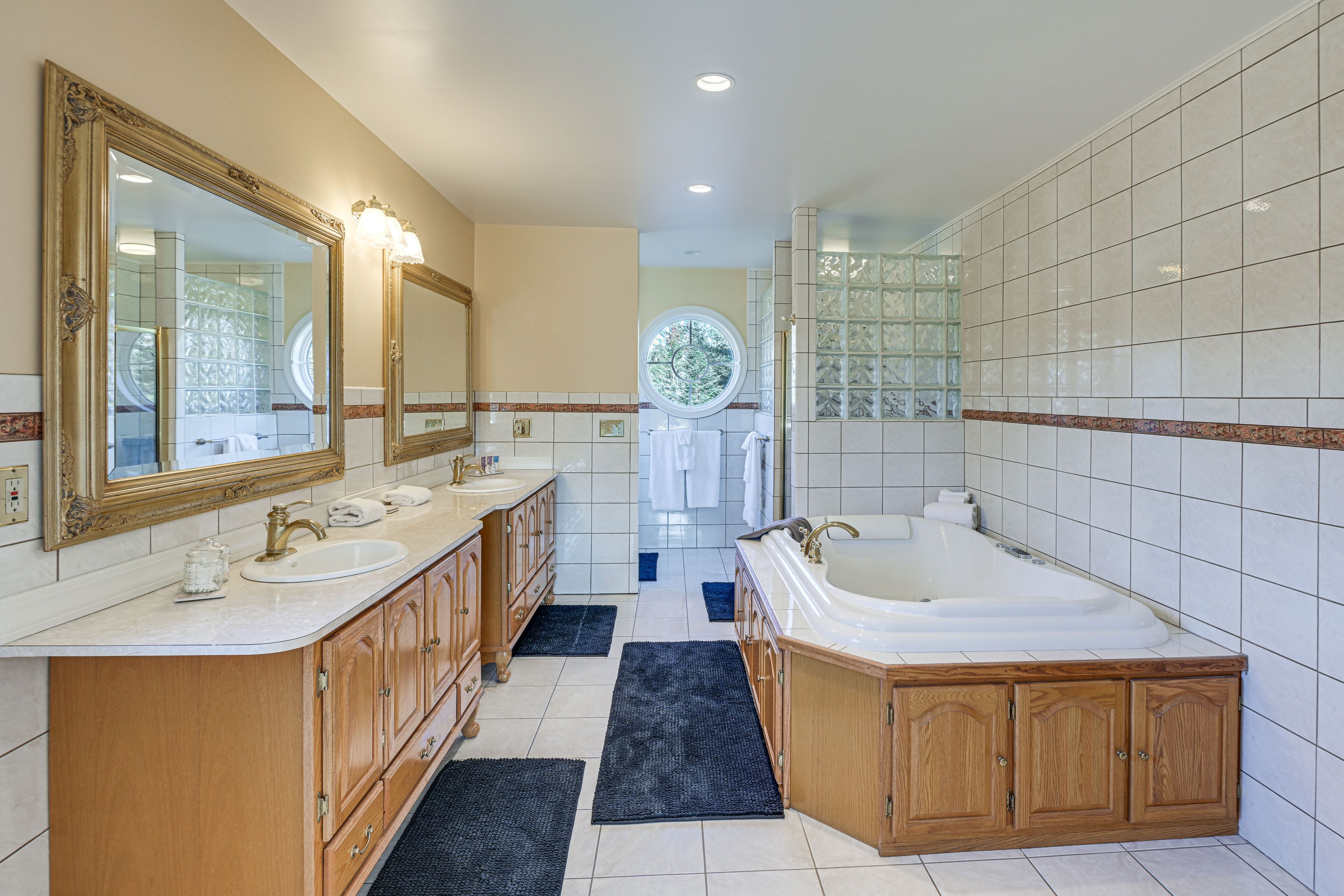 Full Bathroom | 1st Floor