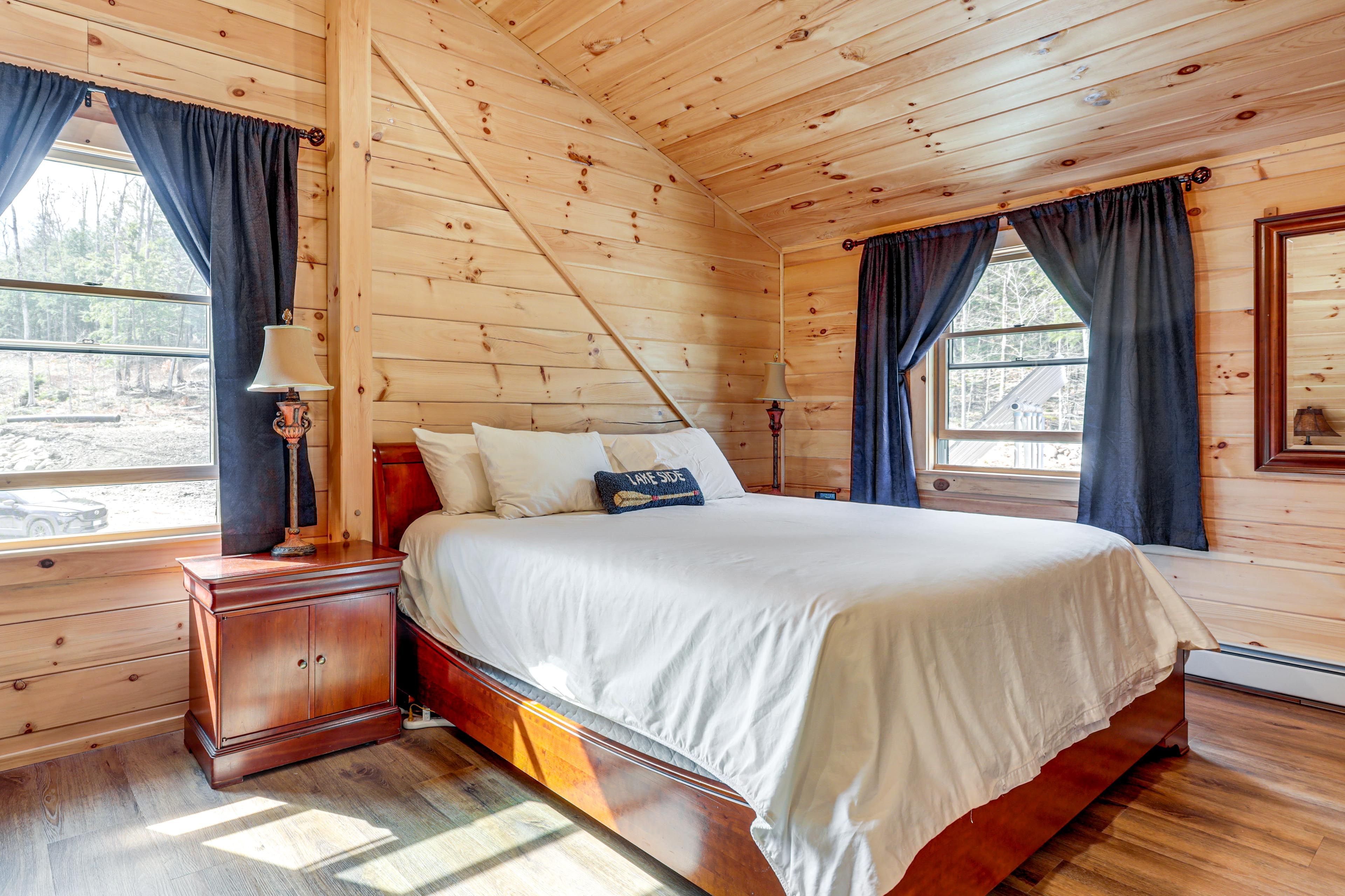 Bedroom 1 | King Bed | Upper Level