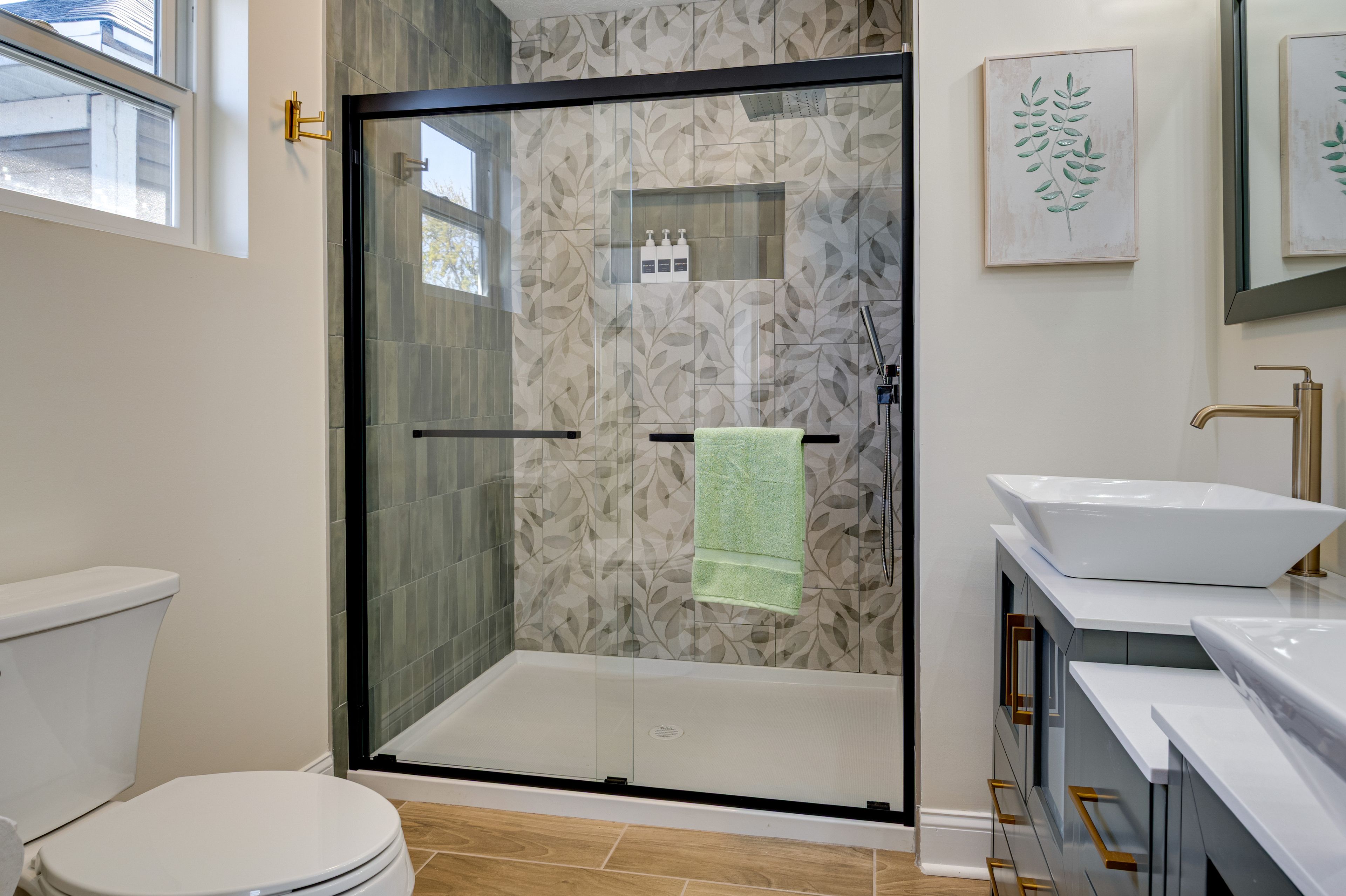 En-Suite Bathroom | Unit 1 | 2nd Floor