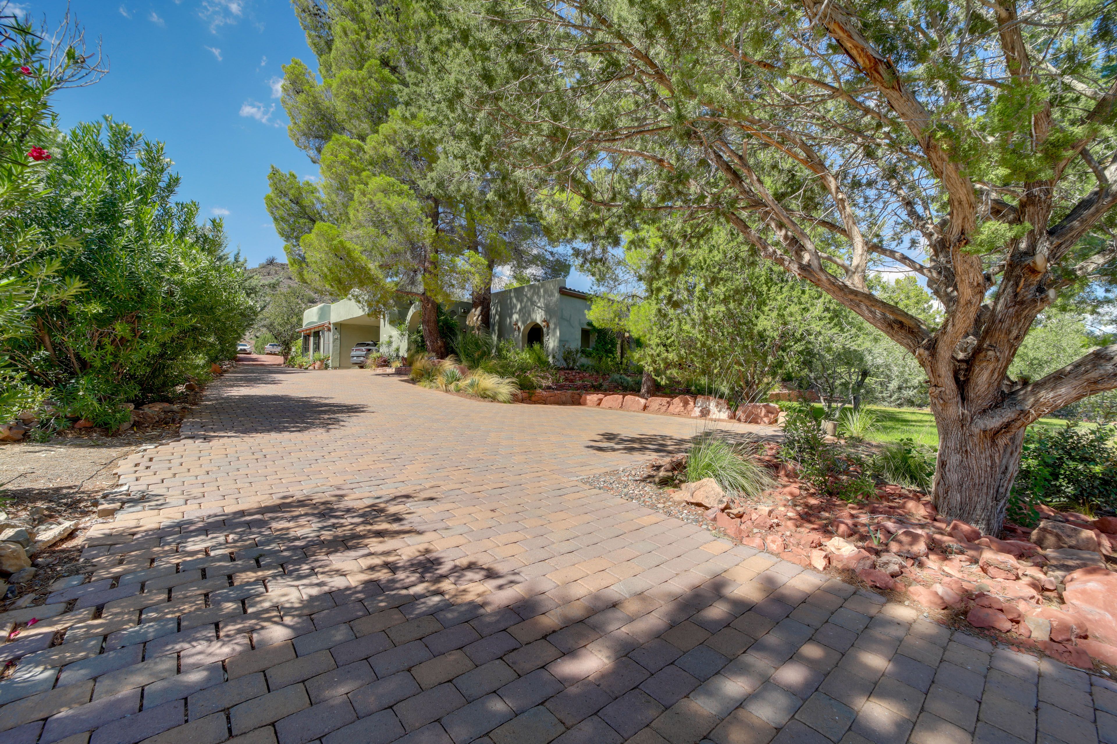 Parking | Driveway (6 Vehicles) | RV/Trailer Parking