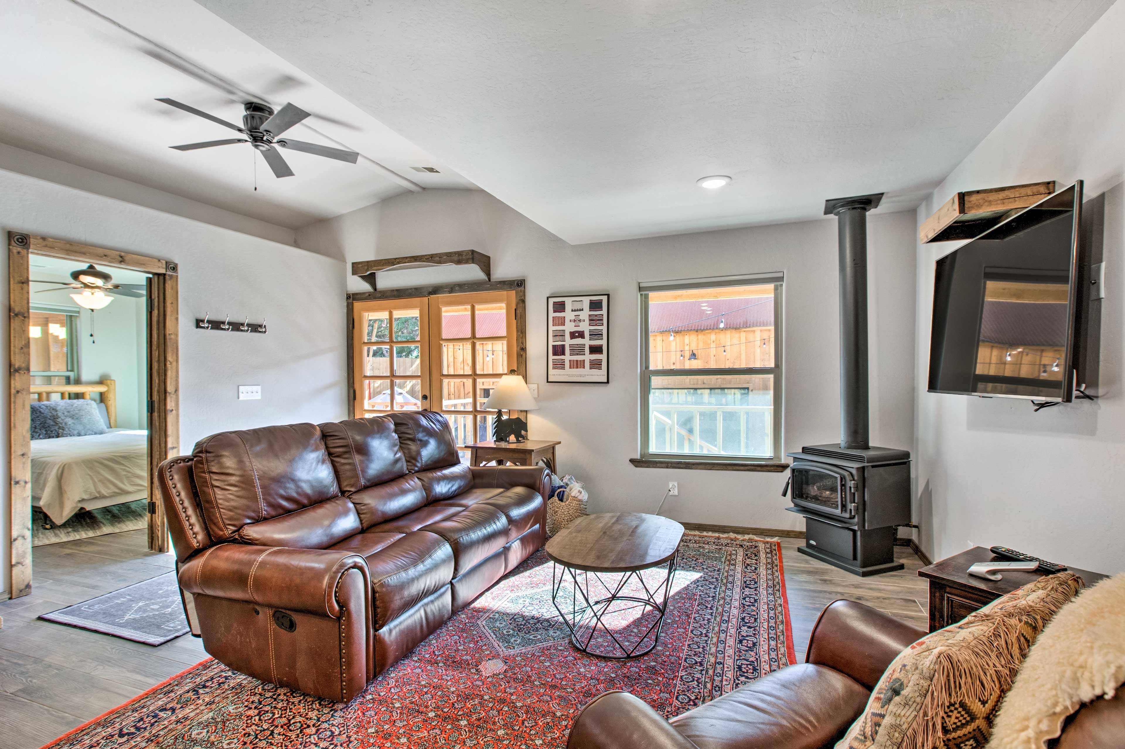 Main Cabin | Living Room