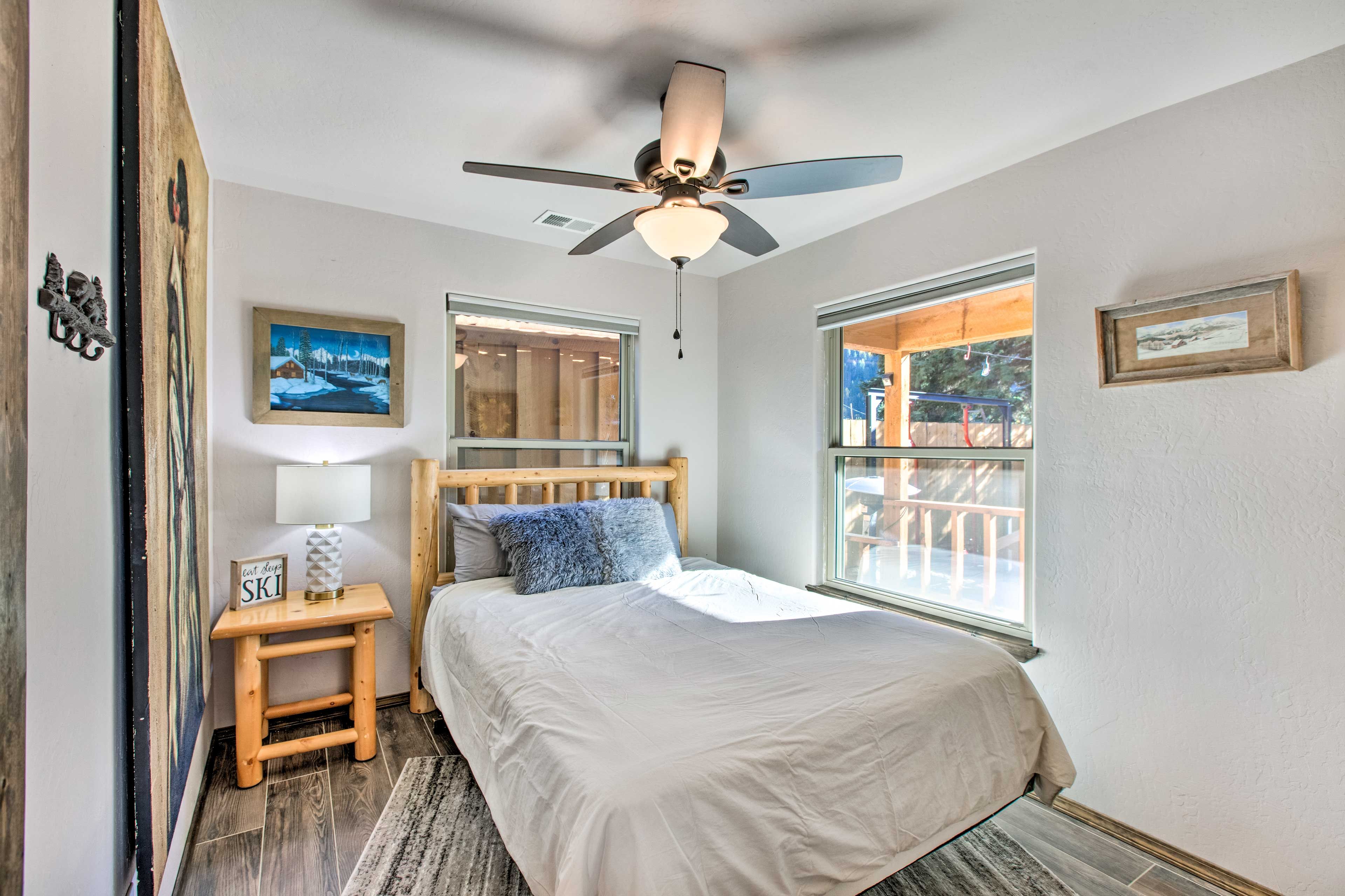 Bedroom 2 | Queen Bed