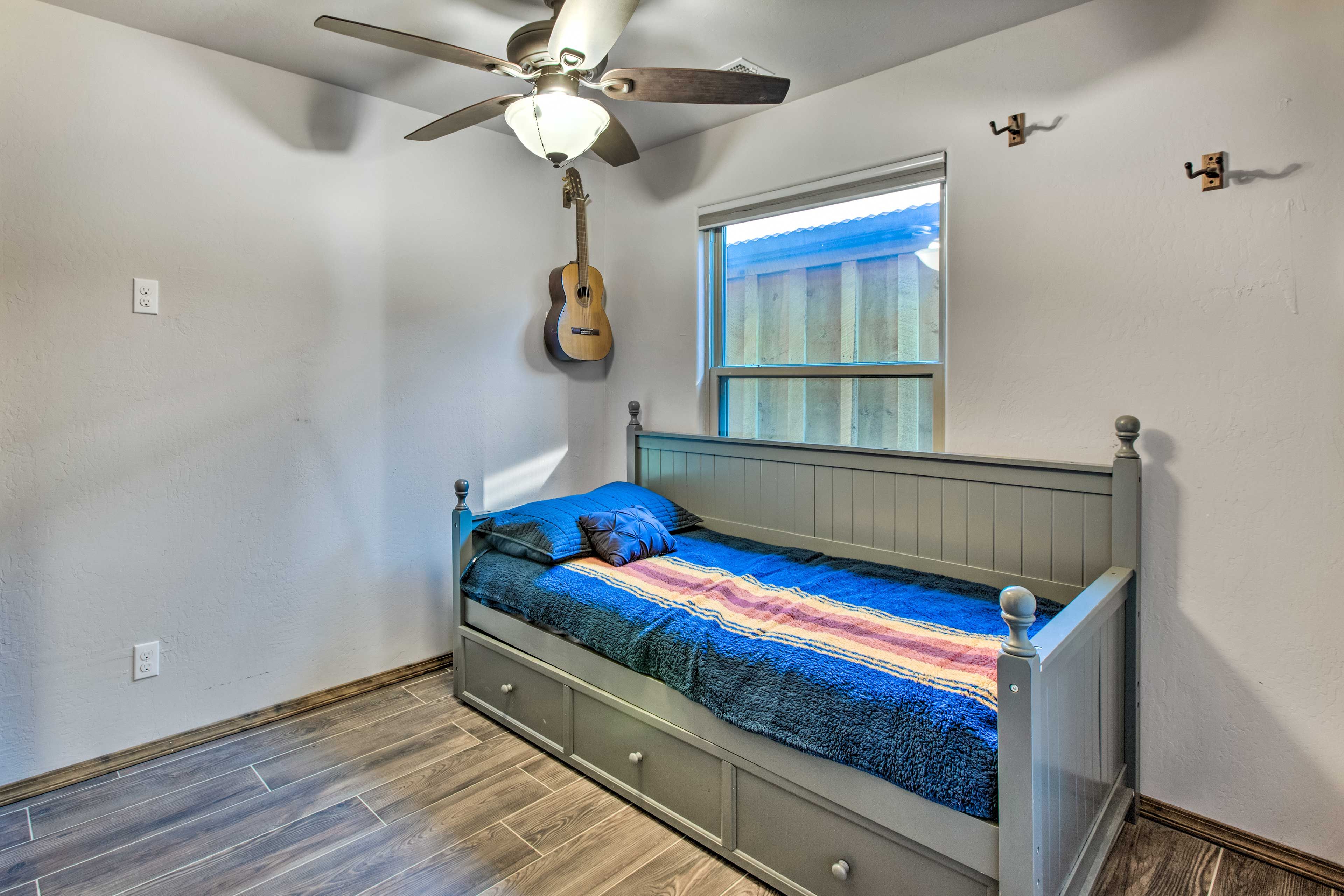 Bedroom 3 | Twin Bed w/ Twin Trundle