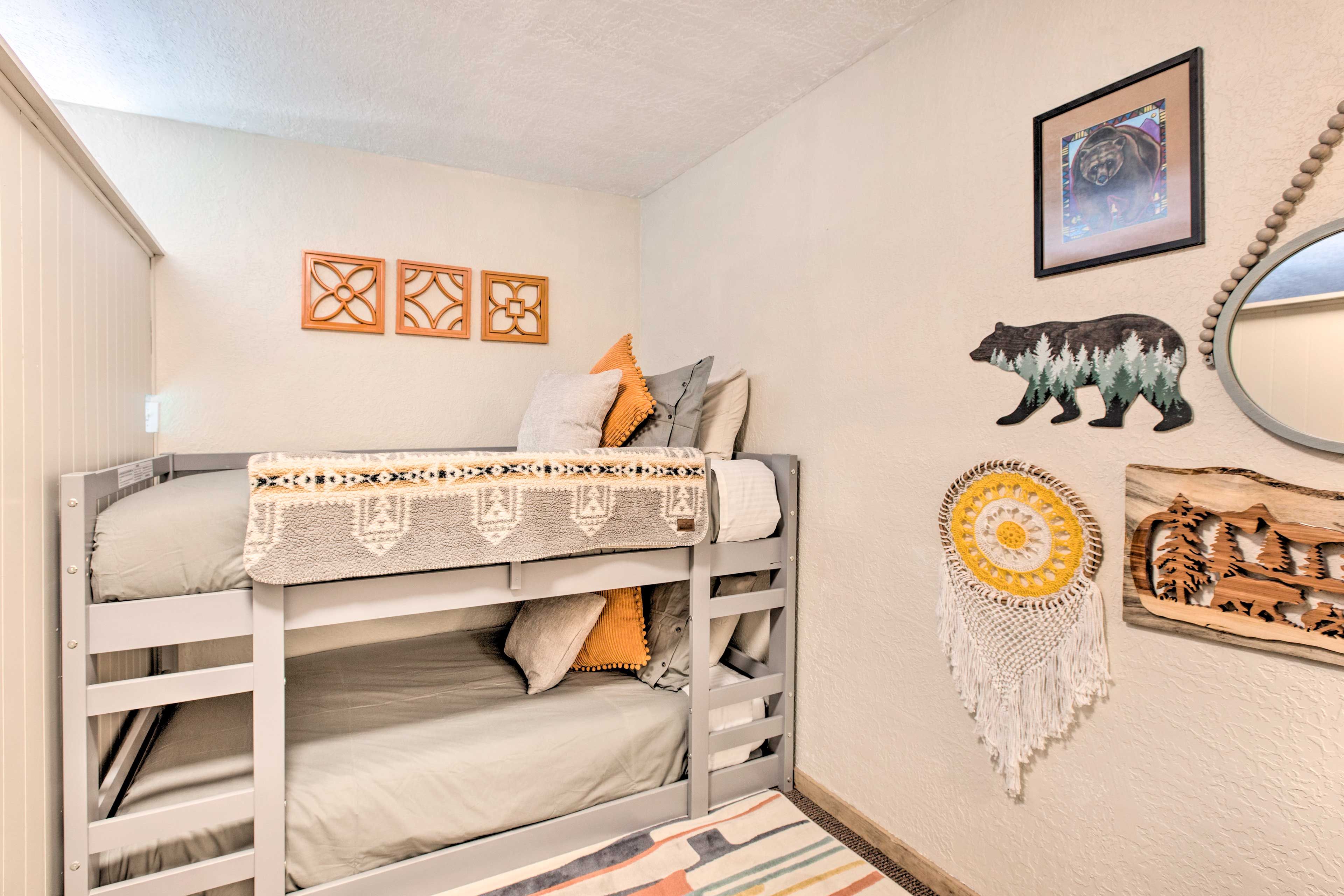 Bedroom 6 | Twin Bunk Bed