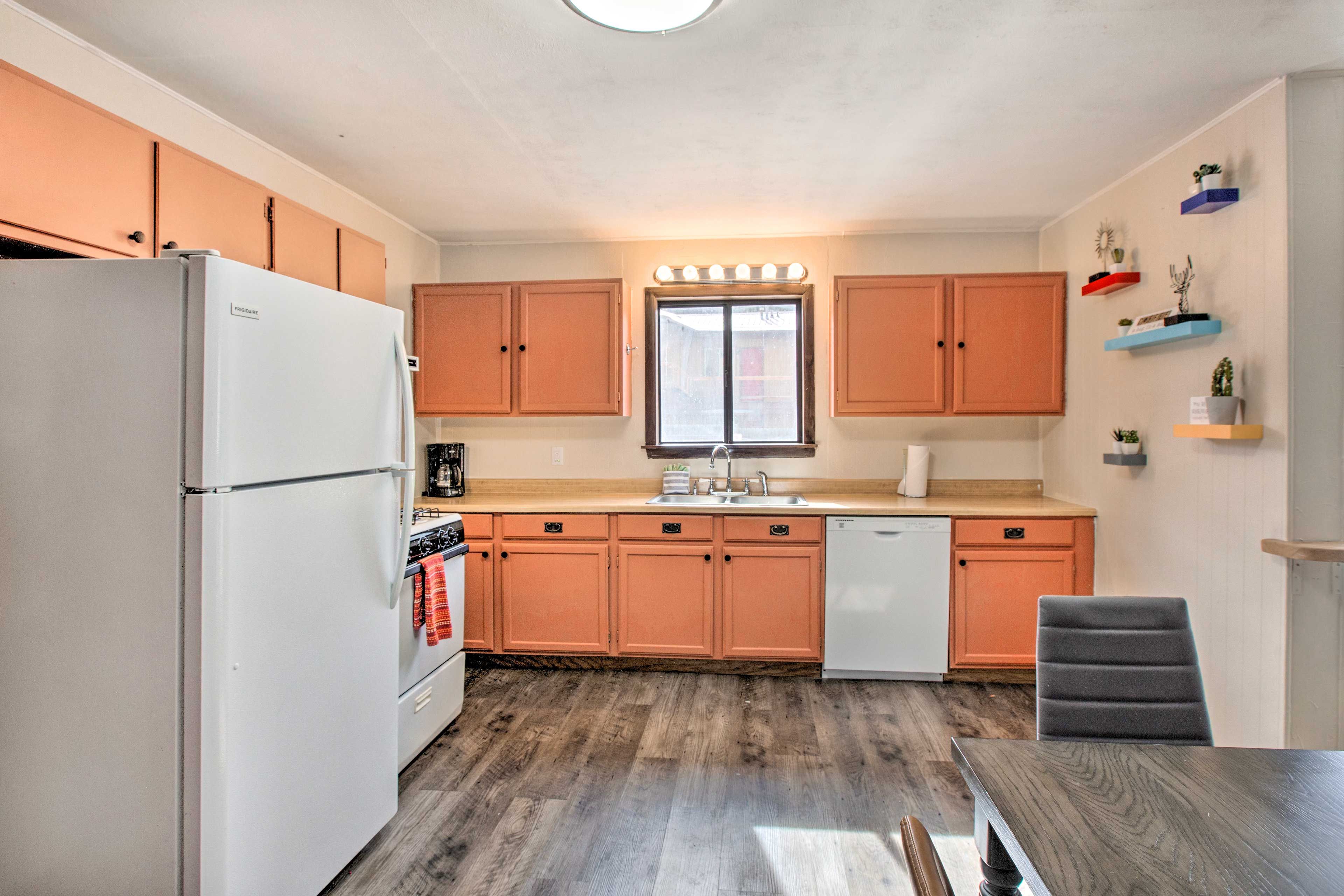 Dining Area & Kitchen