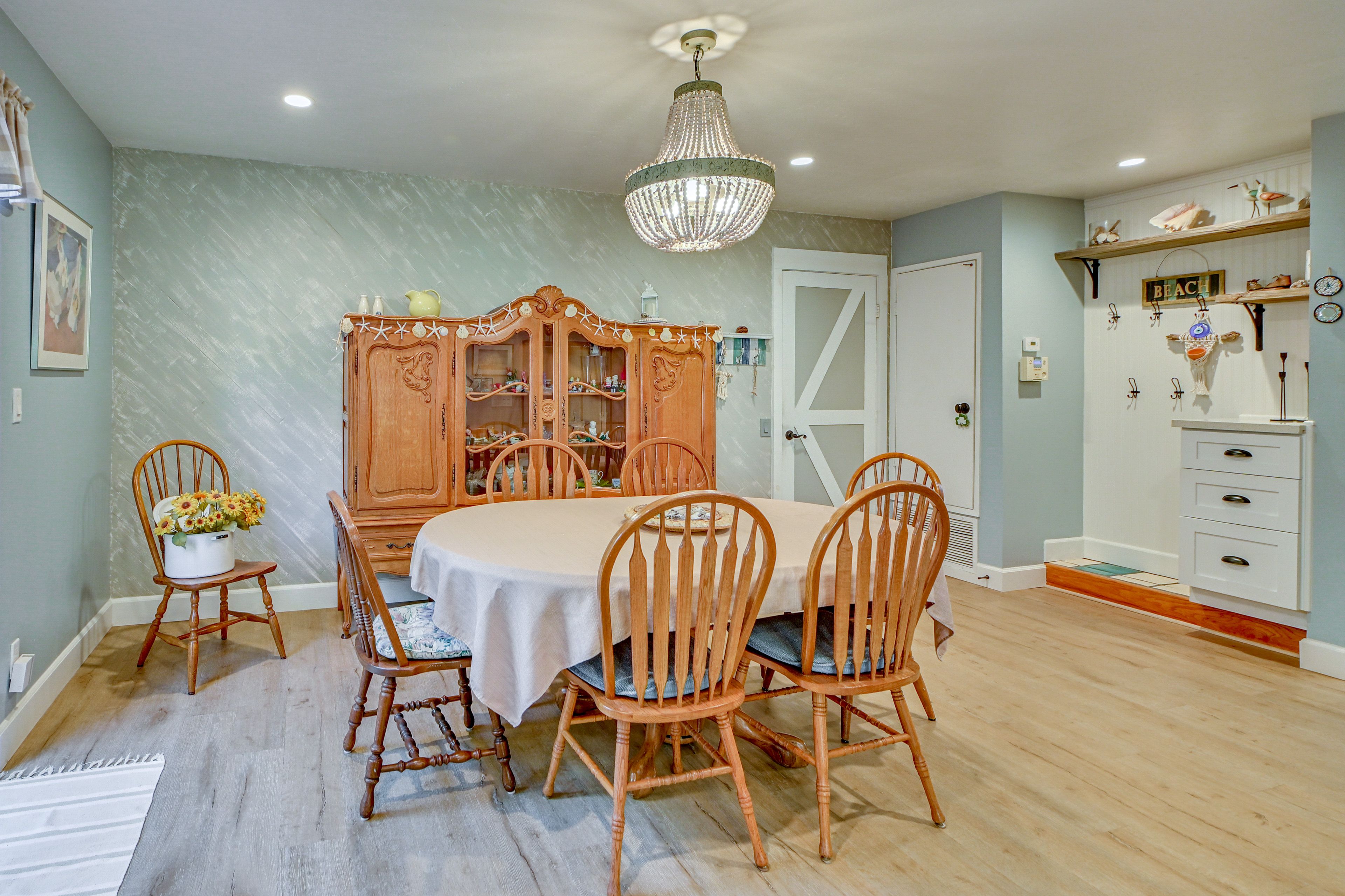 Dining Room | Dishware/Flatware Provided