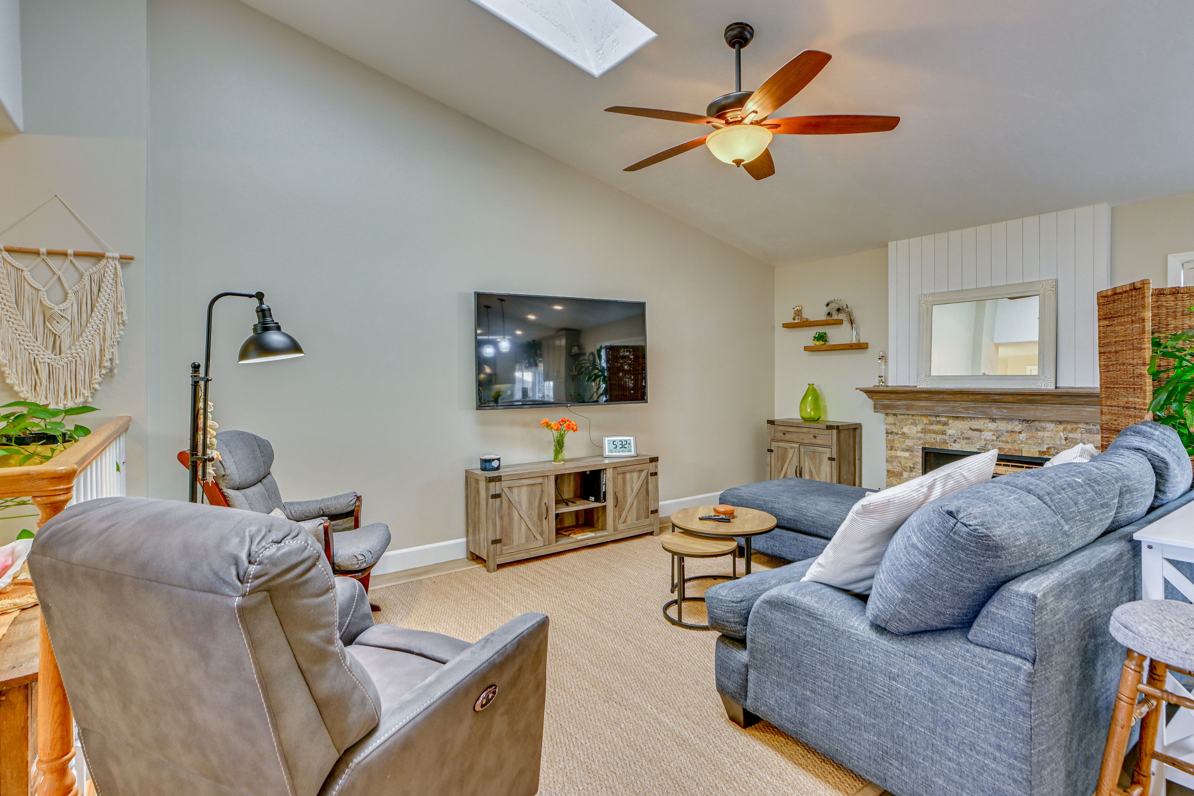 Living Room | Smart TV