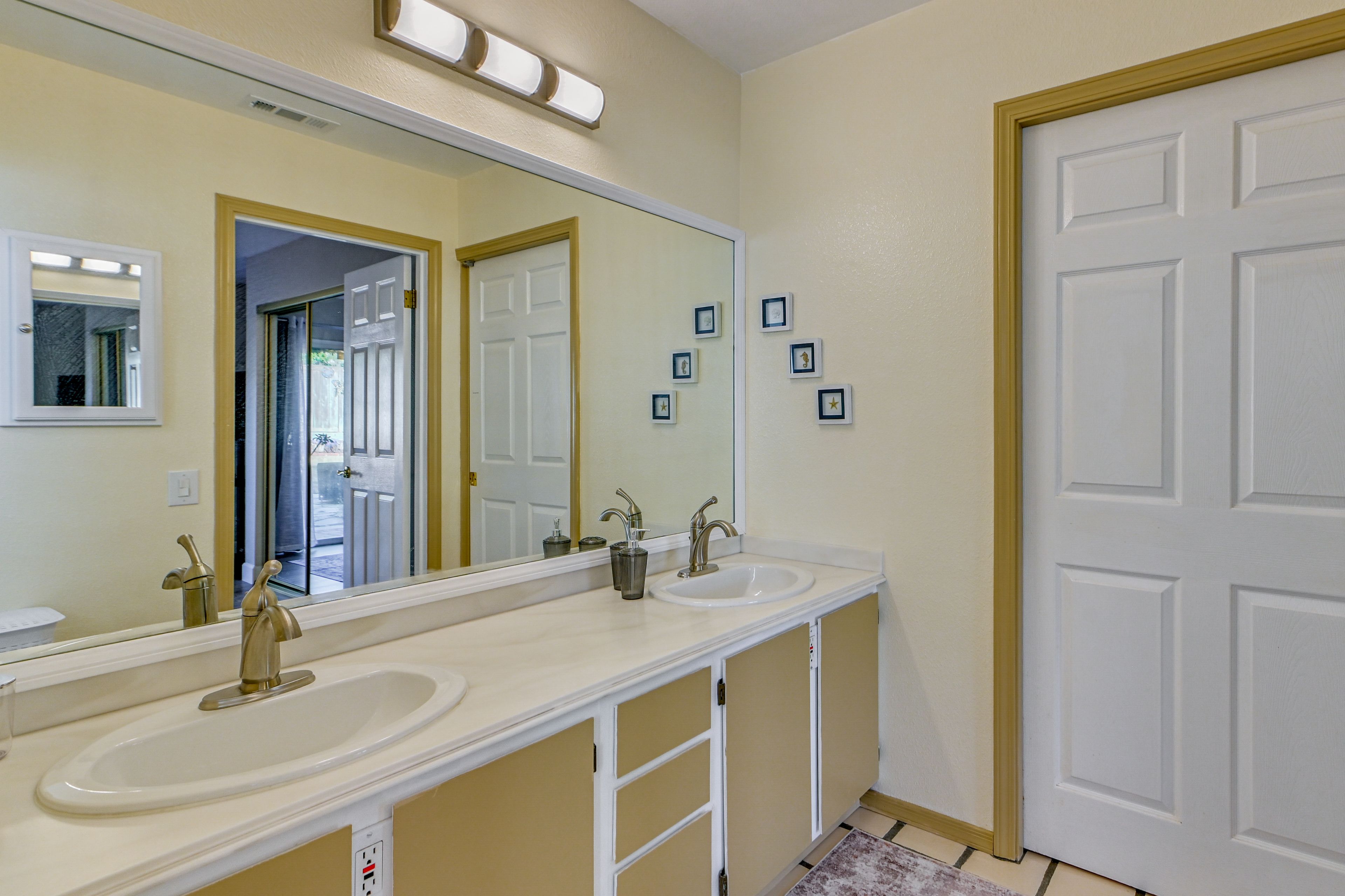 Bathroom | Bathtub/Shower