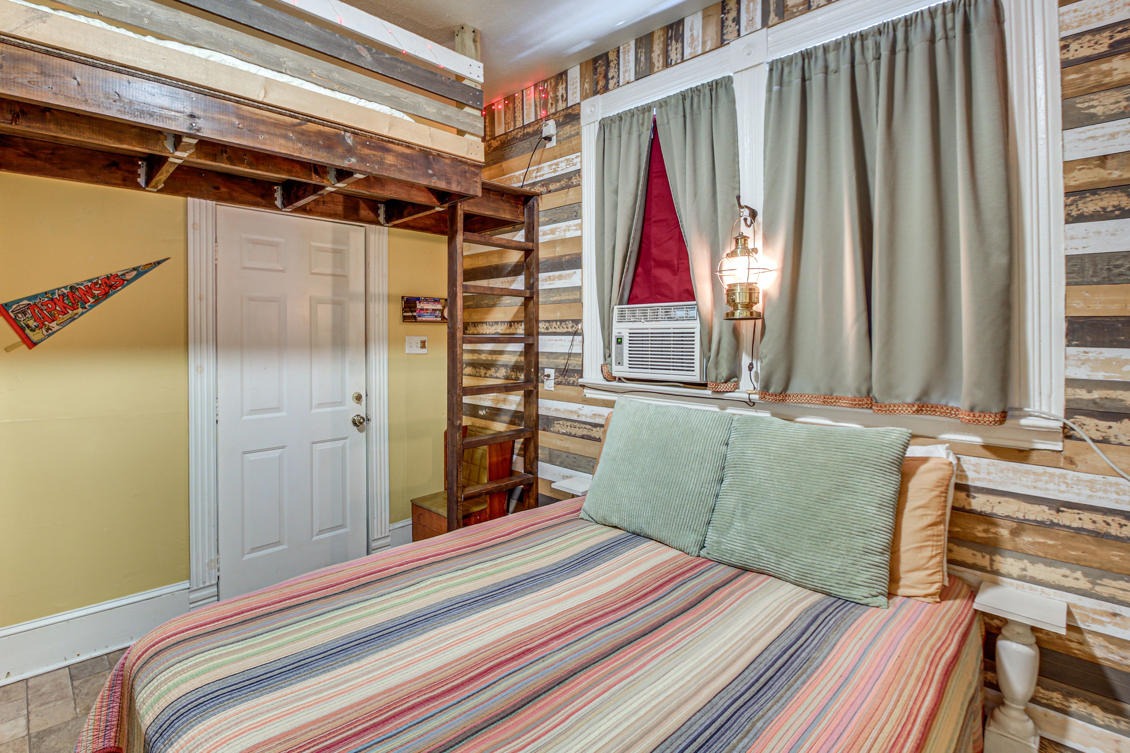 Bedroom 2 | Queen Bed | 2 Lofted Twin Floor Beds
