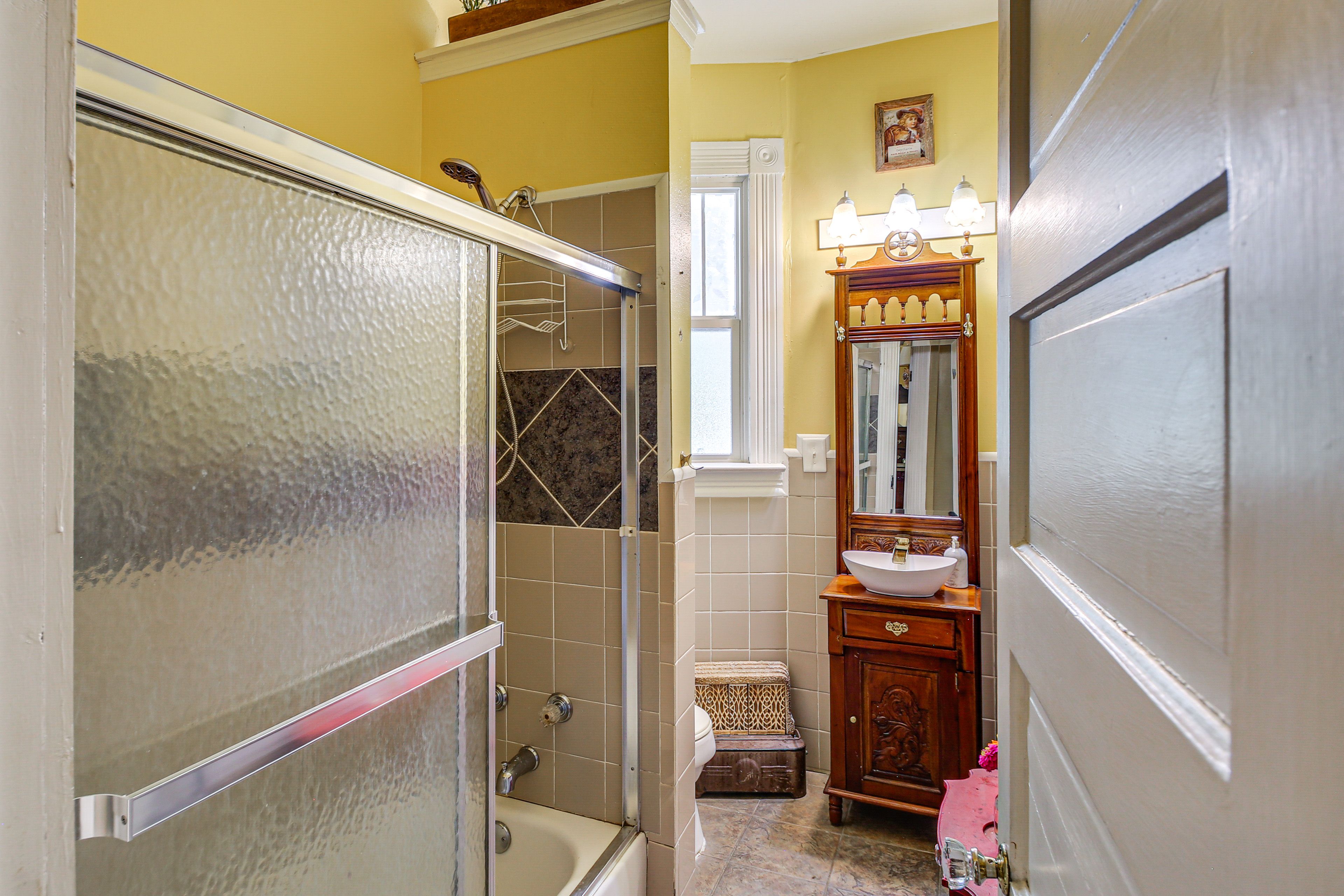 Full Bathroom