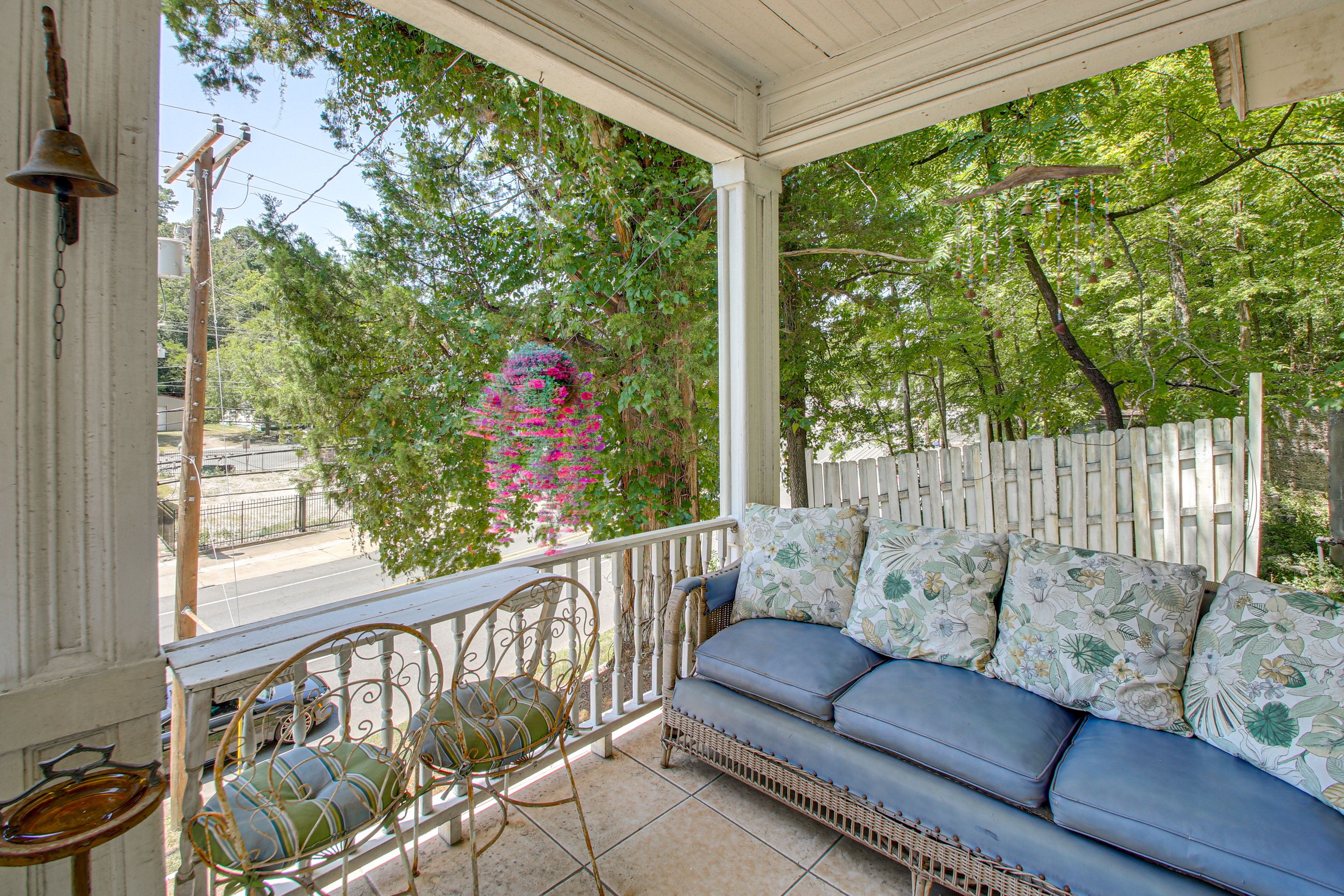 Covered Porch & Deck w/ Seating
