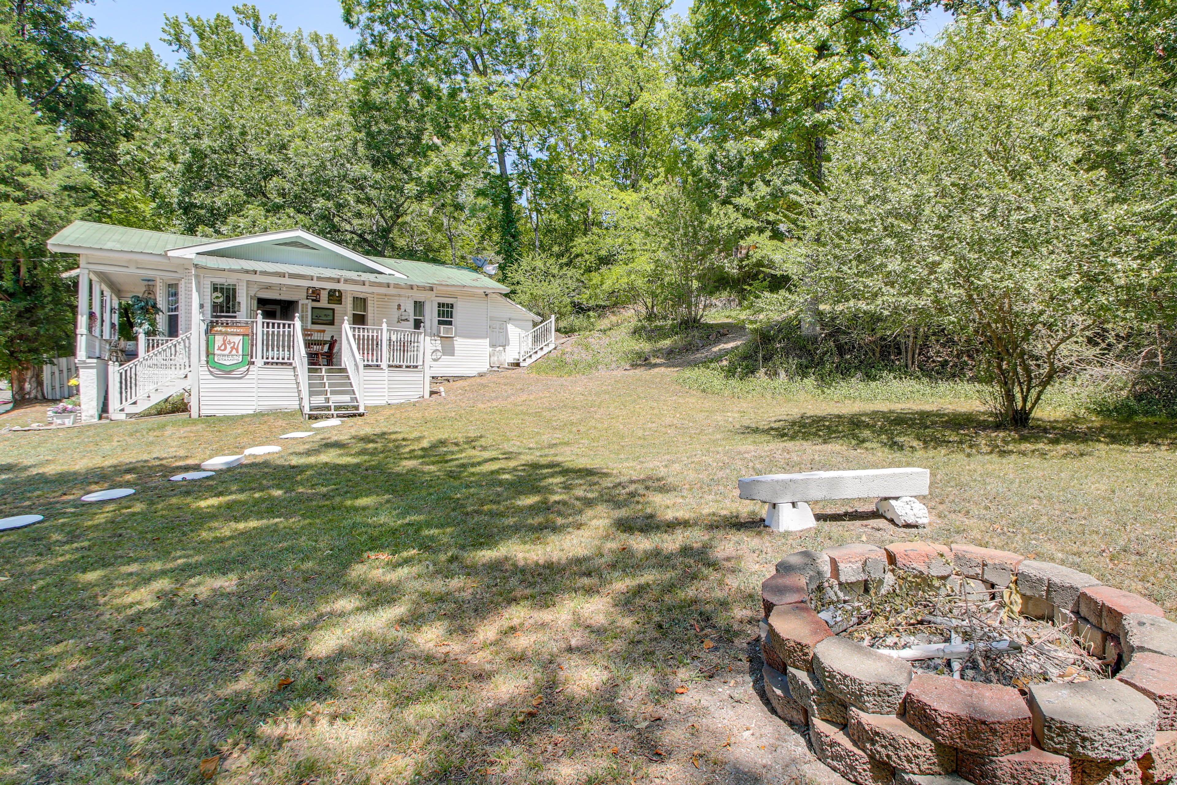 Property Exterior | Private Yard | Fire Pit | Charcoal Grill