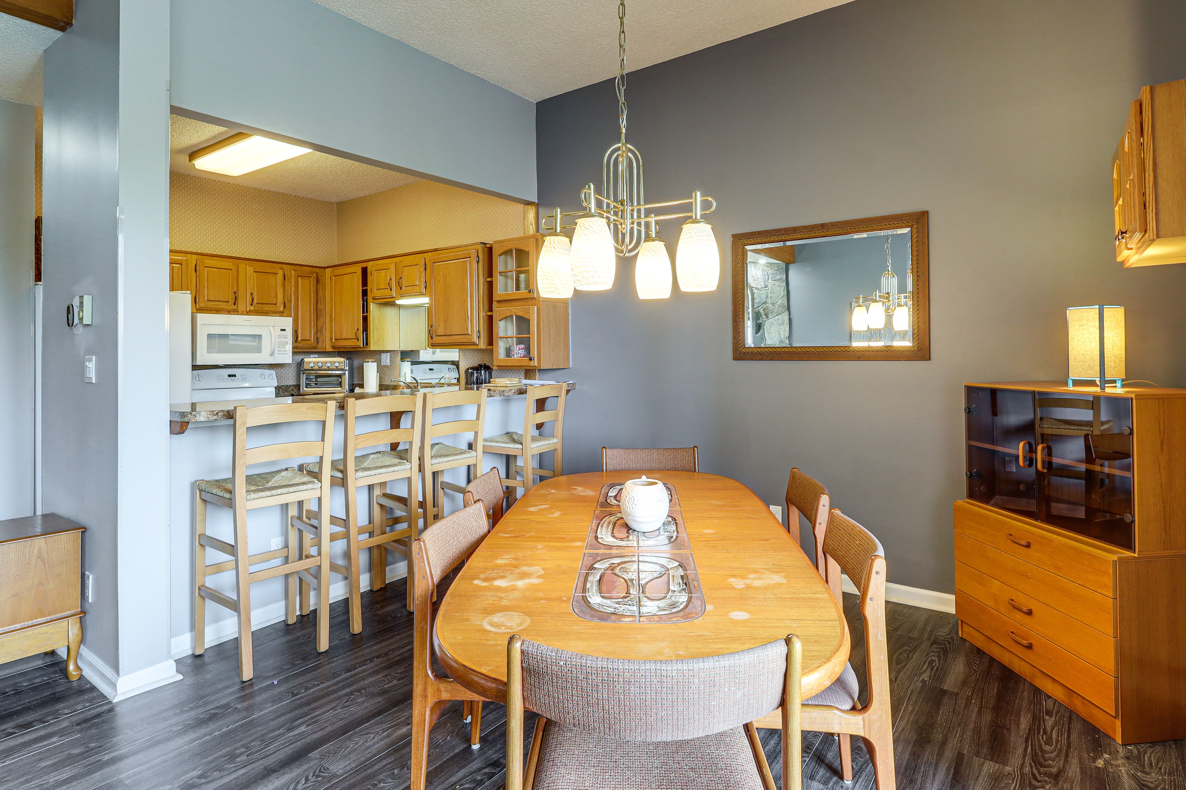 Dining Table | Breakfast Bar | Kitchen