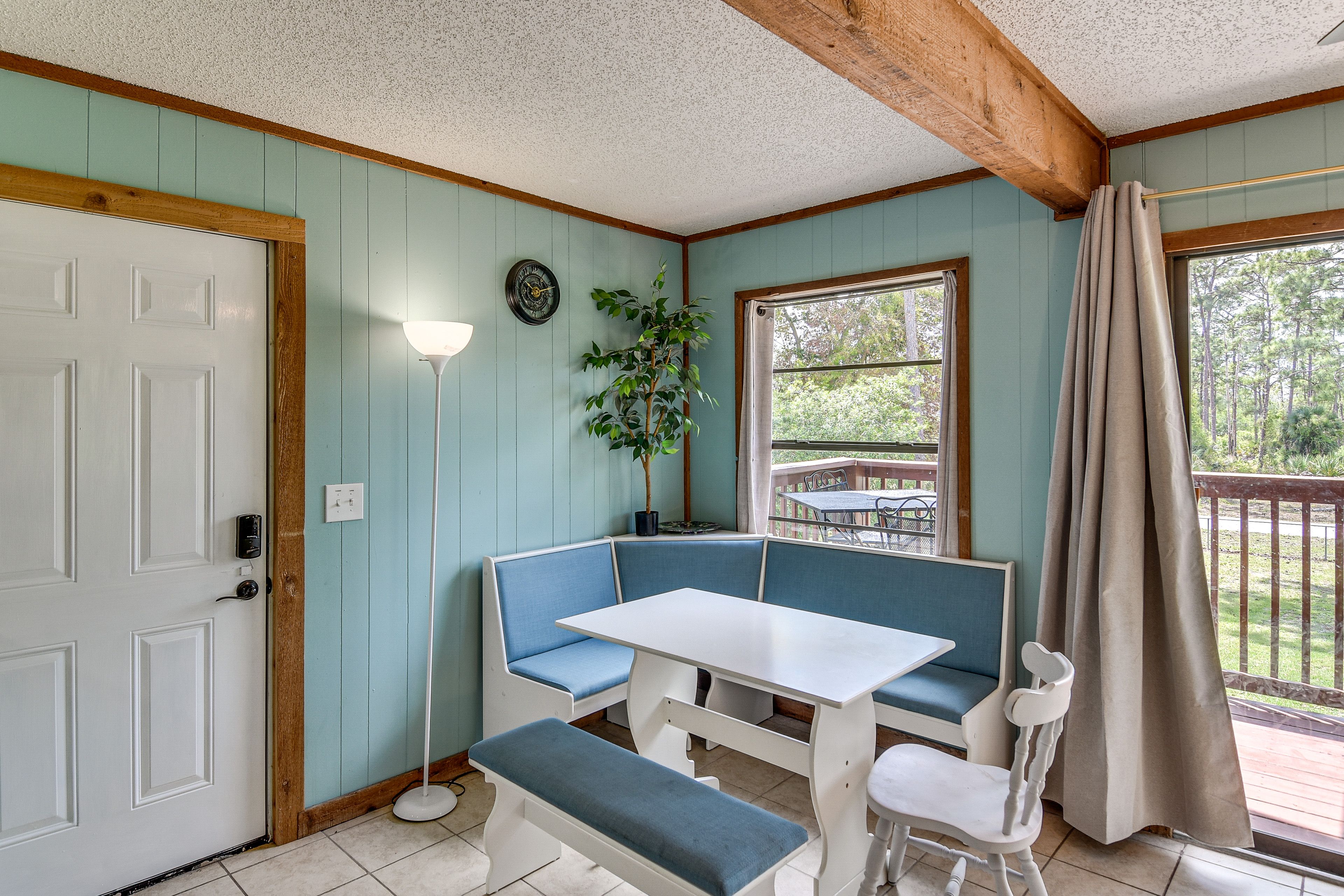 Breakfast Nook | Main Level