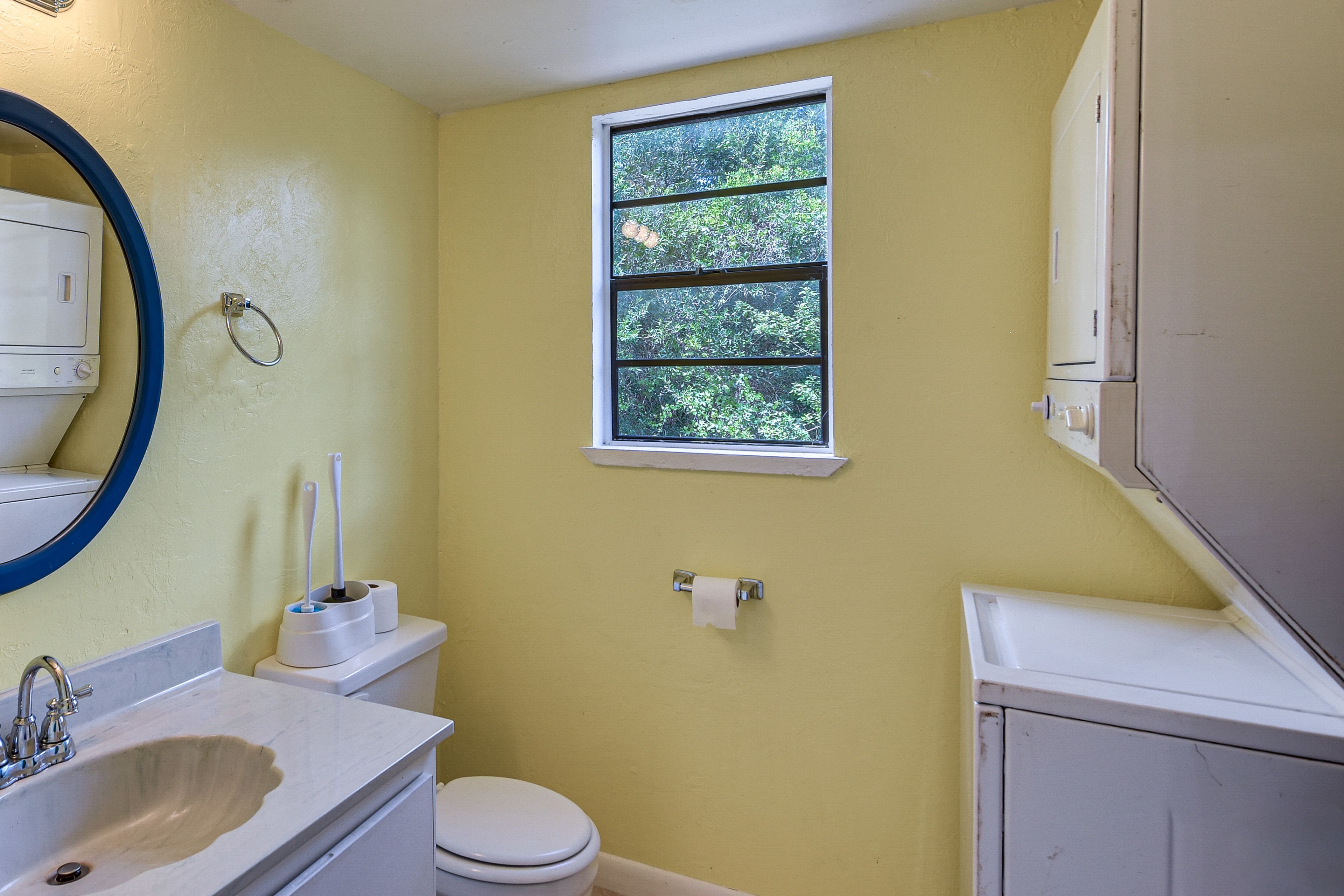 Half Bathroom | Main Level