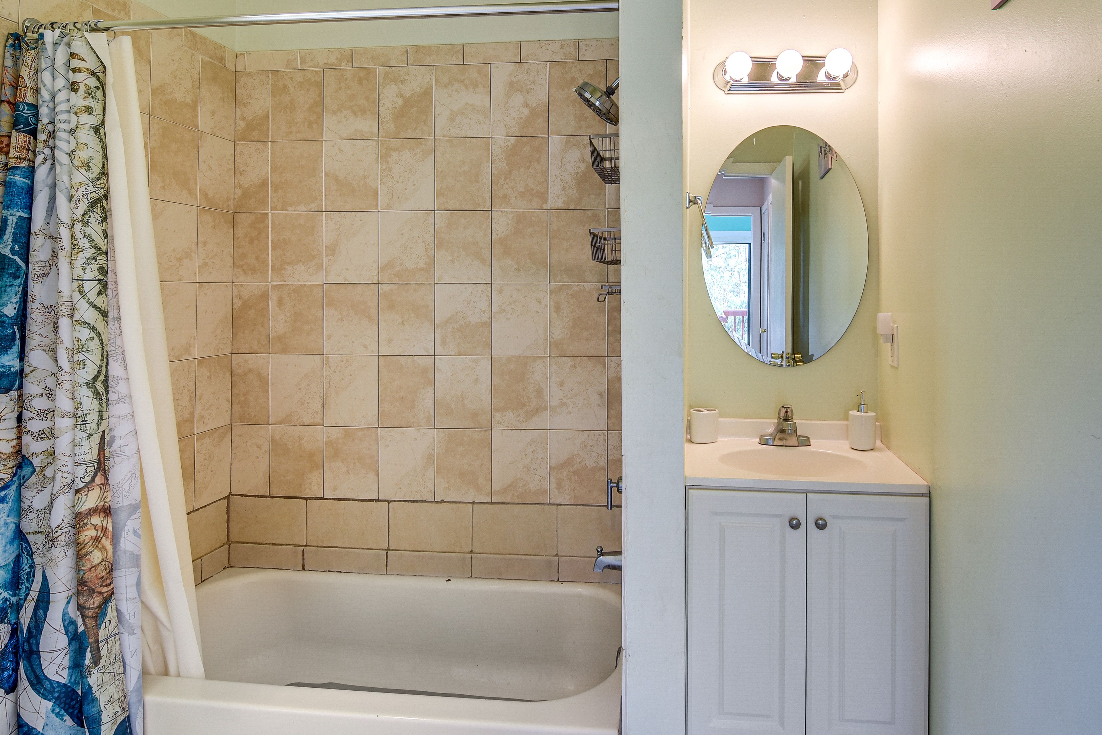Full Bathroom | Upper Level