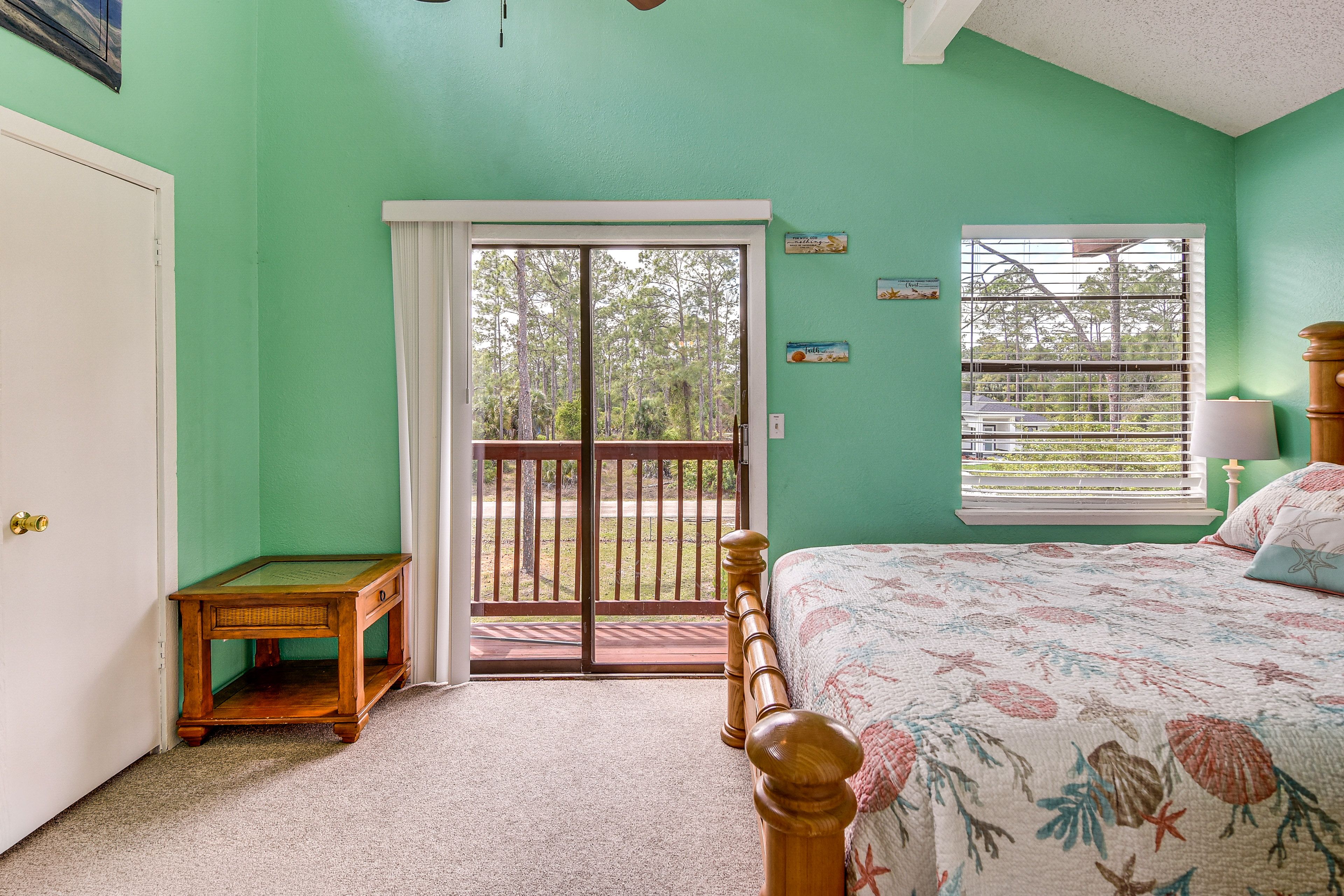 Bedroom 1 | Queen Bed | Upper Level