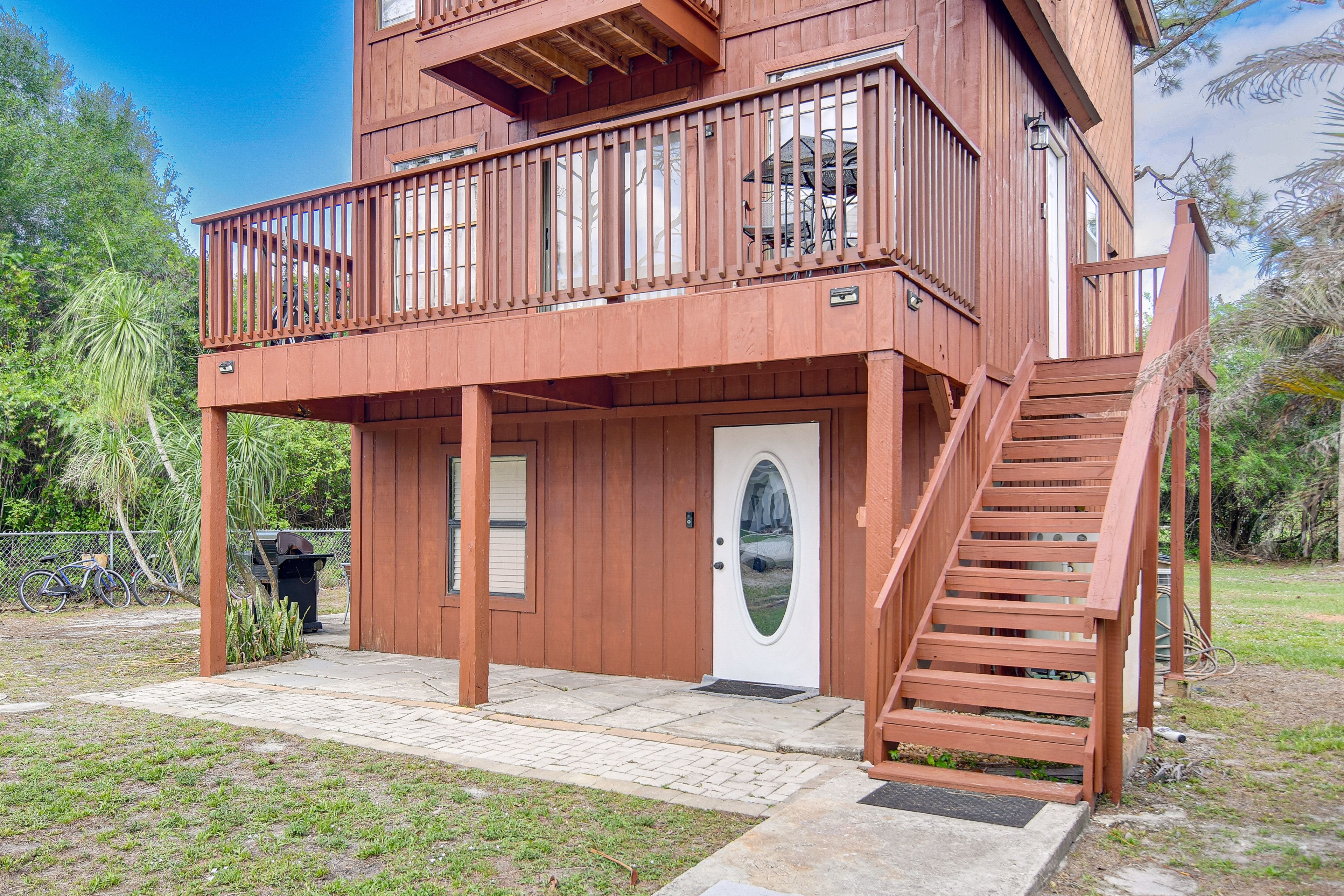 Property Exterior | Driveway (4 Vehicles)