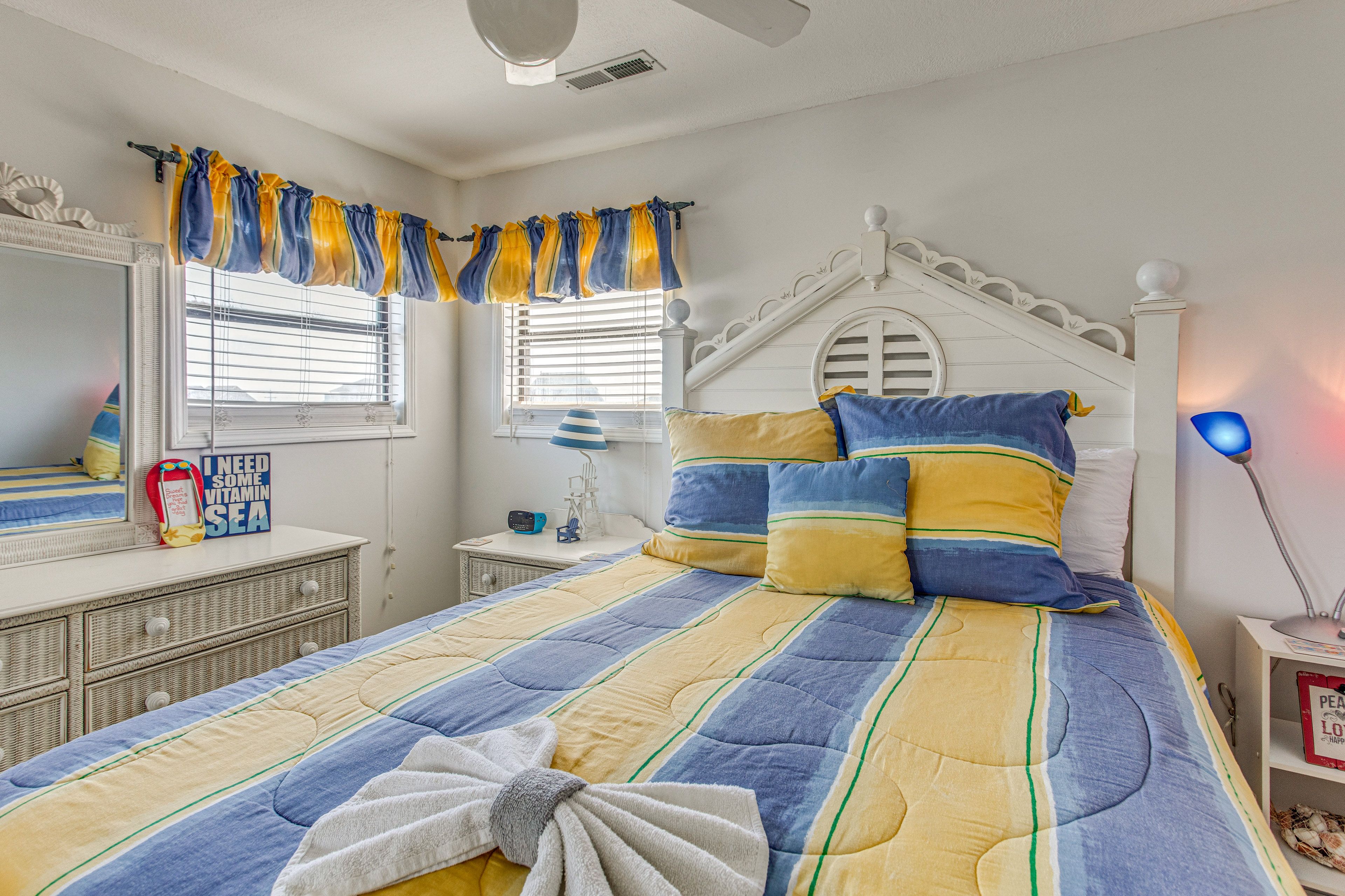 Bedroom 2 | Queen Bed