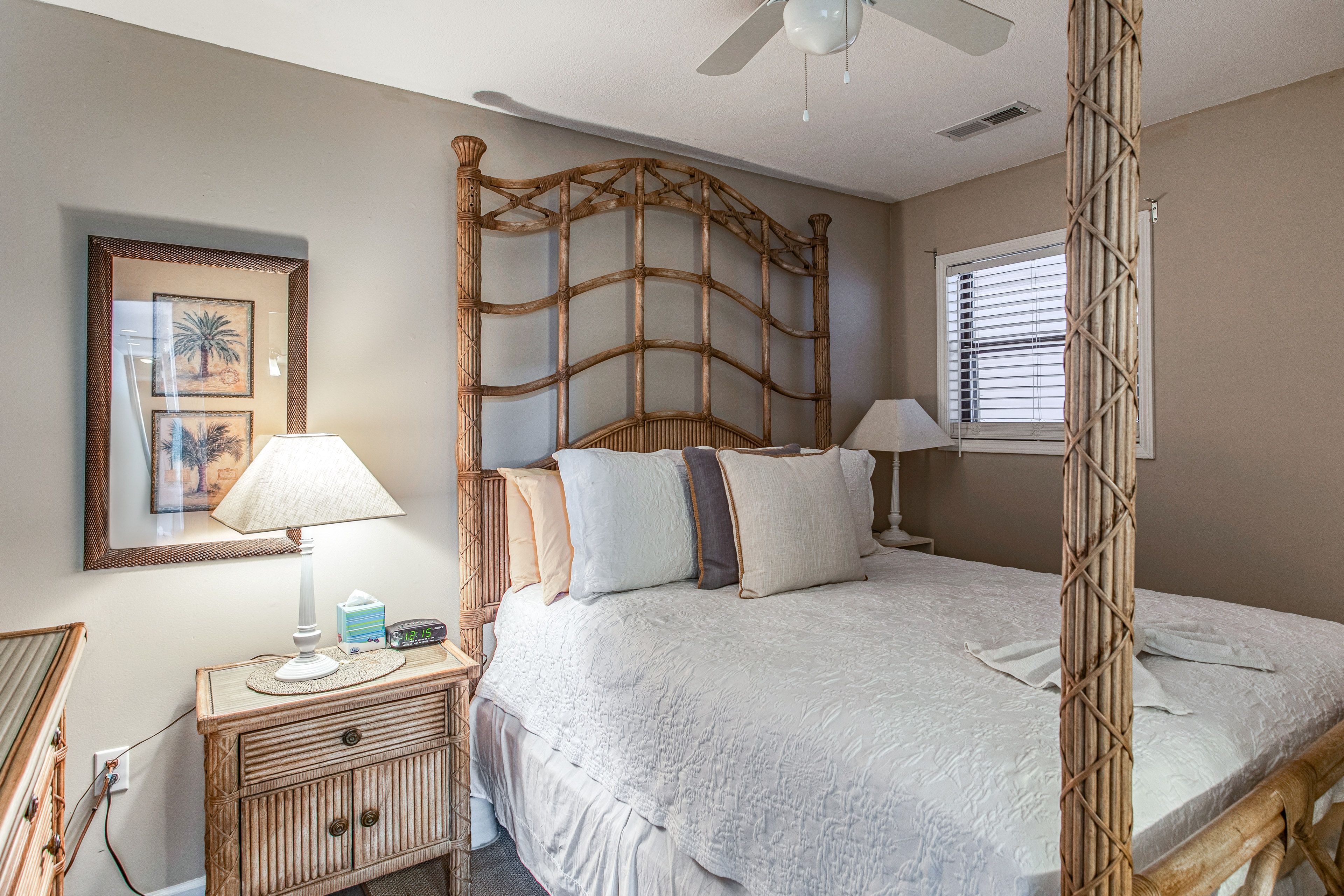 Bedroom 1 | Queen Bed