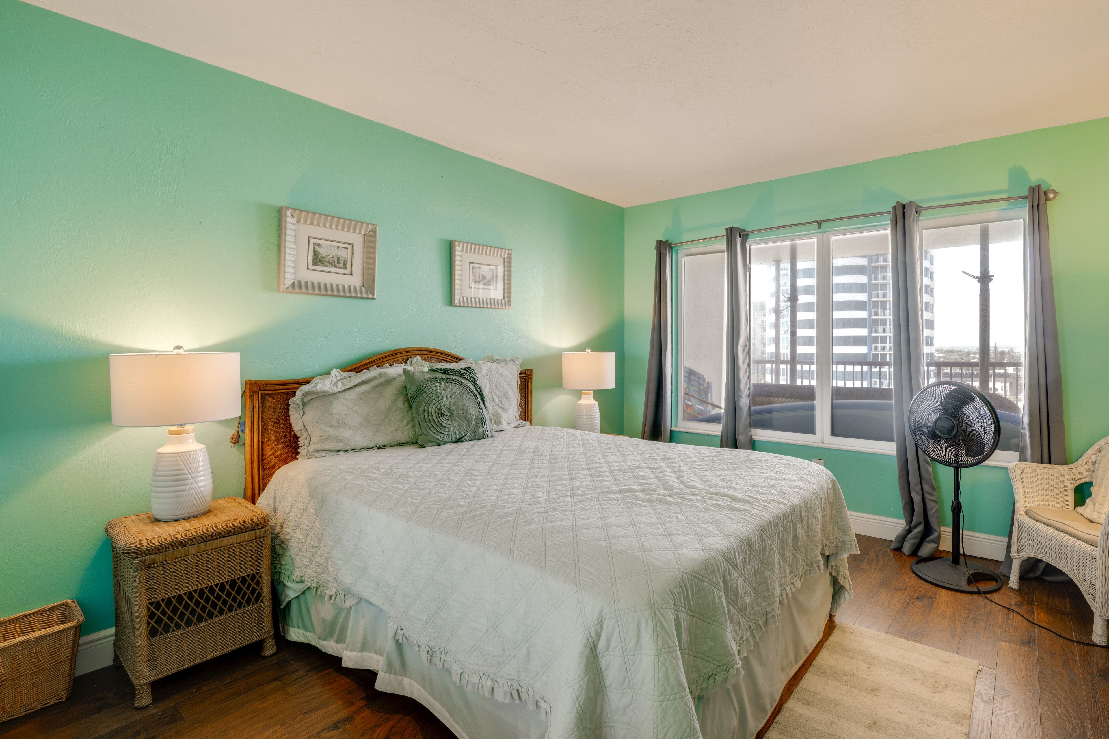 Bedroom 2 | Queen Bed