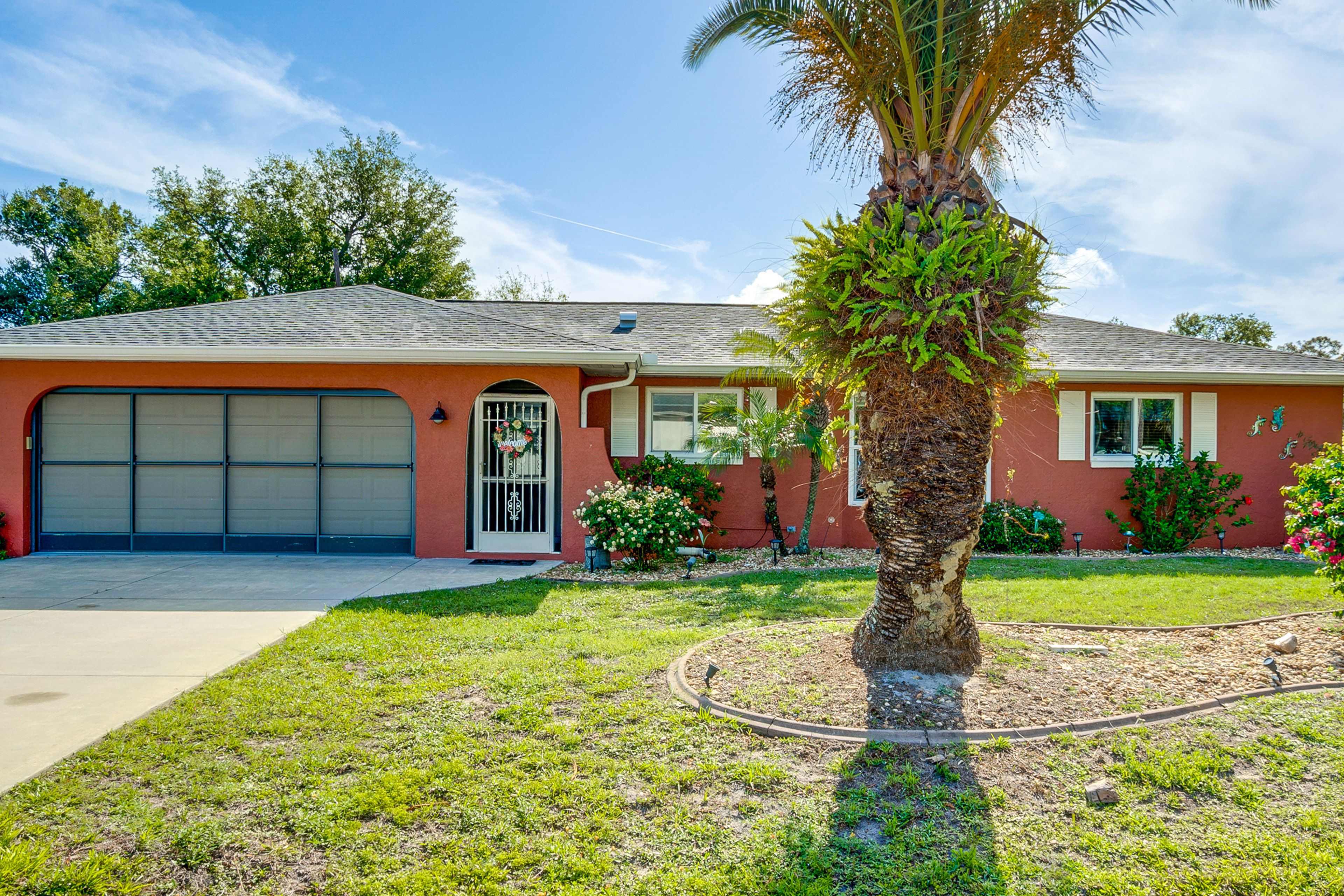 Property Exterior | Cornhole | Screened-In Lanai