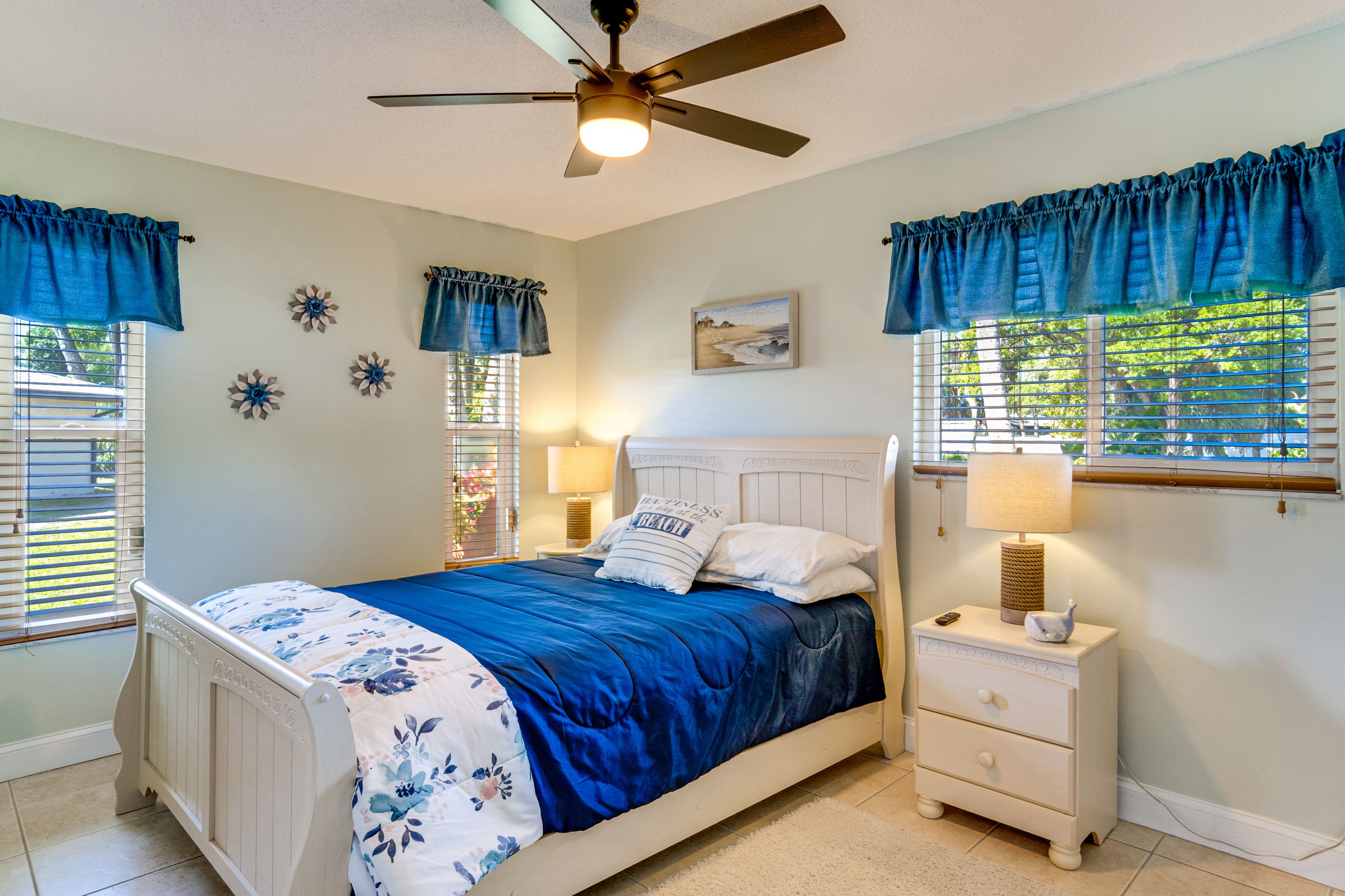 Bedroom 2 | Queen Bed