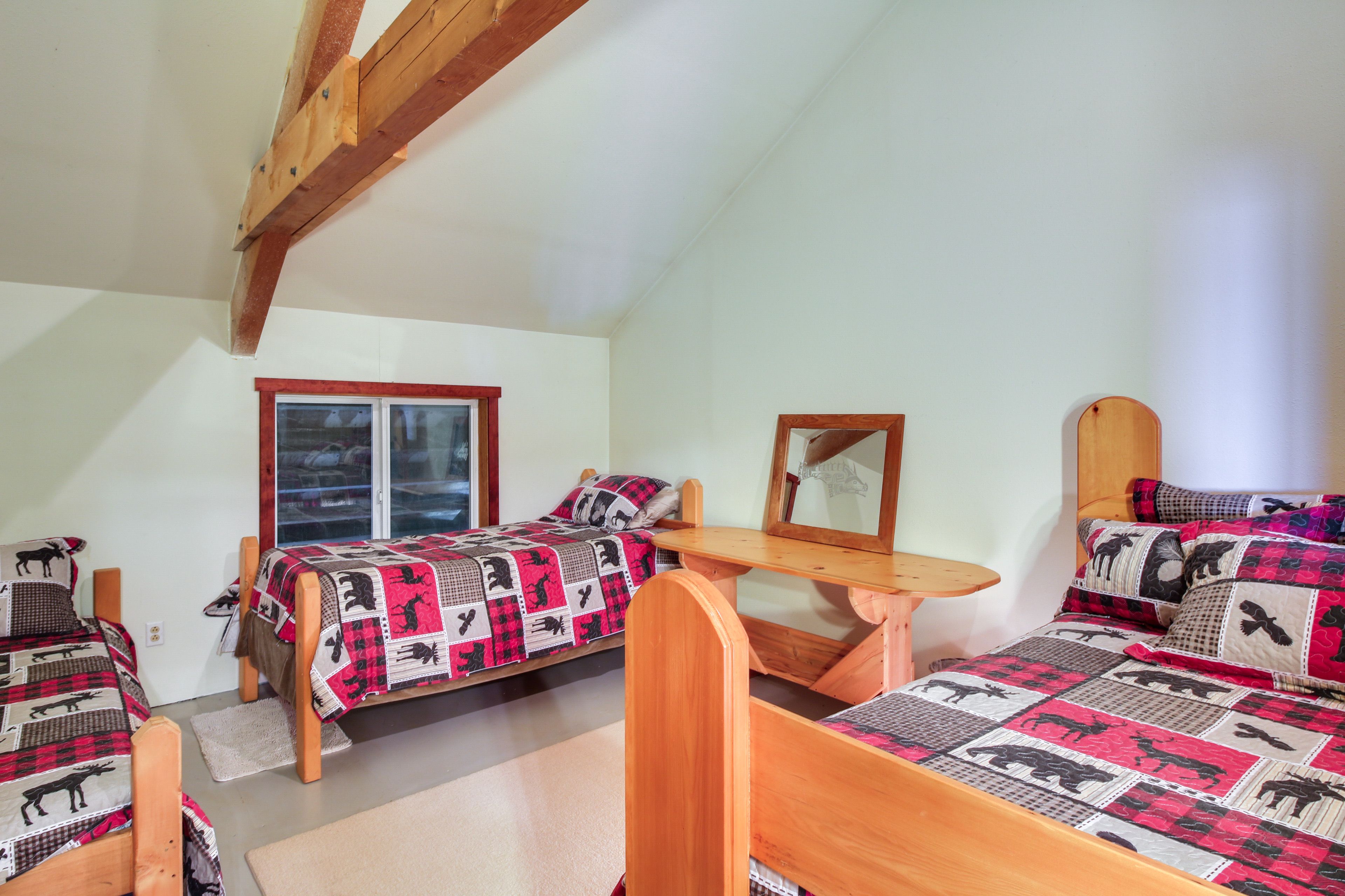 Bedroom 2 | Full Bed | 2 Twin Beds | 2nd Floor
