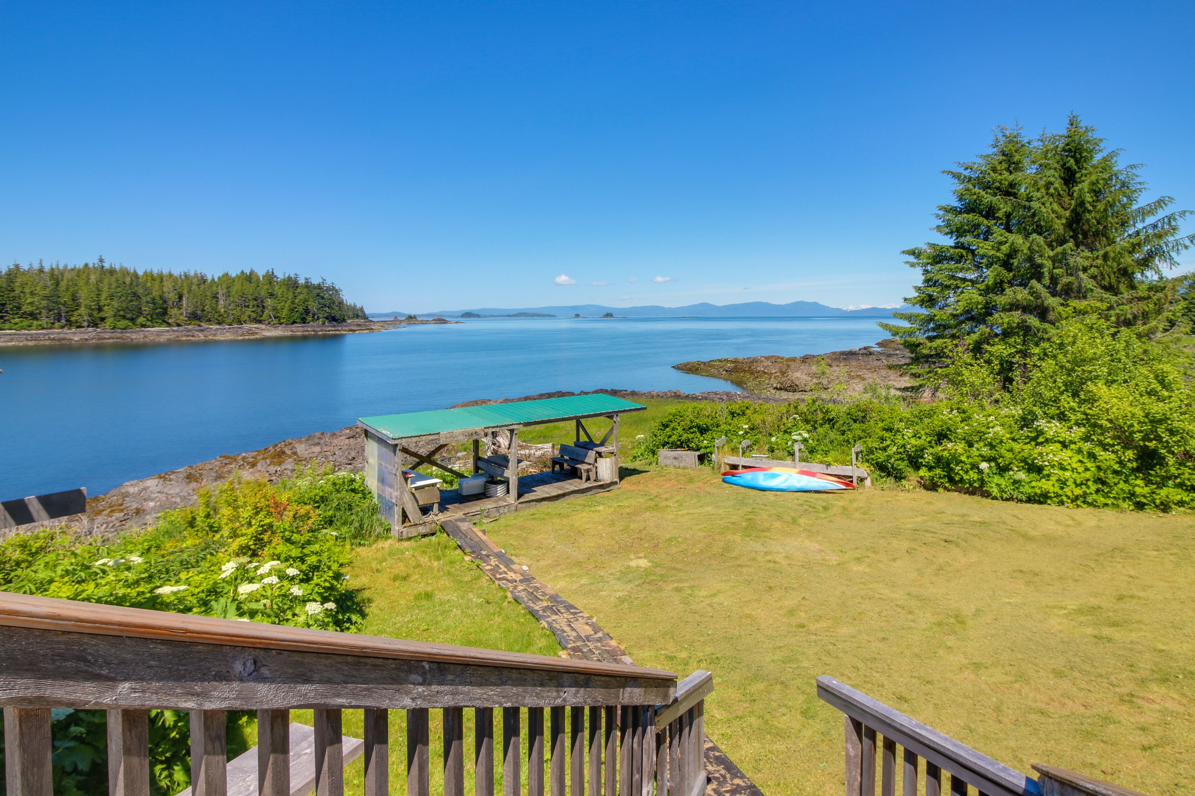 Yard | 2 Kayaks | Beach