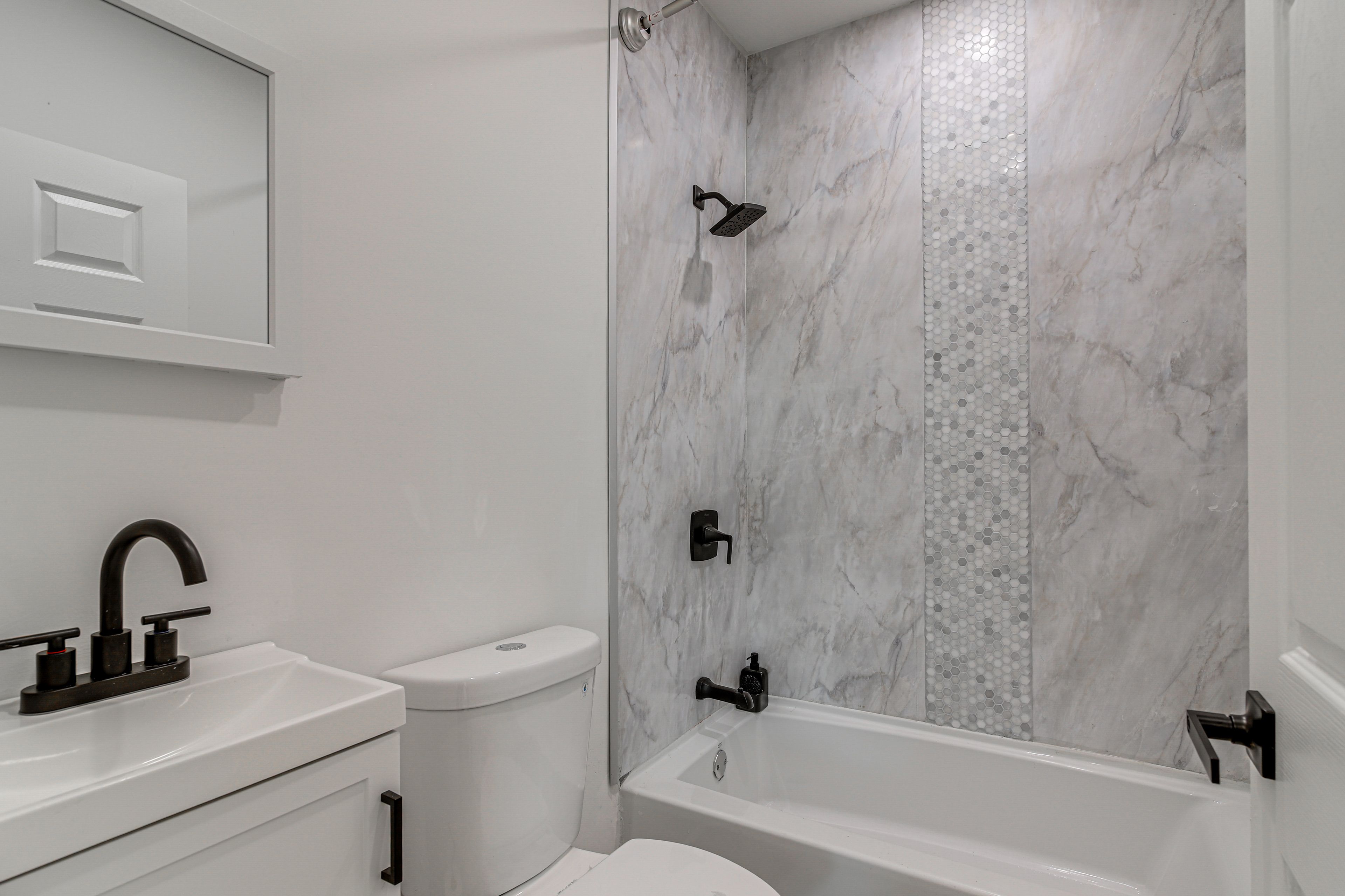 Full Bathroom | Towels & Linens Provided