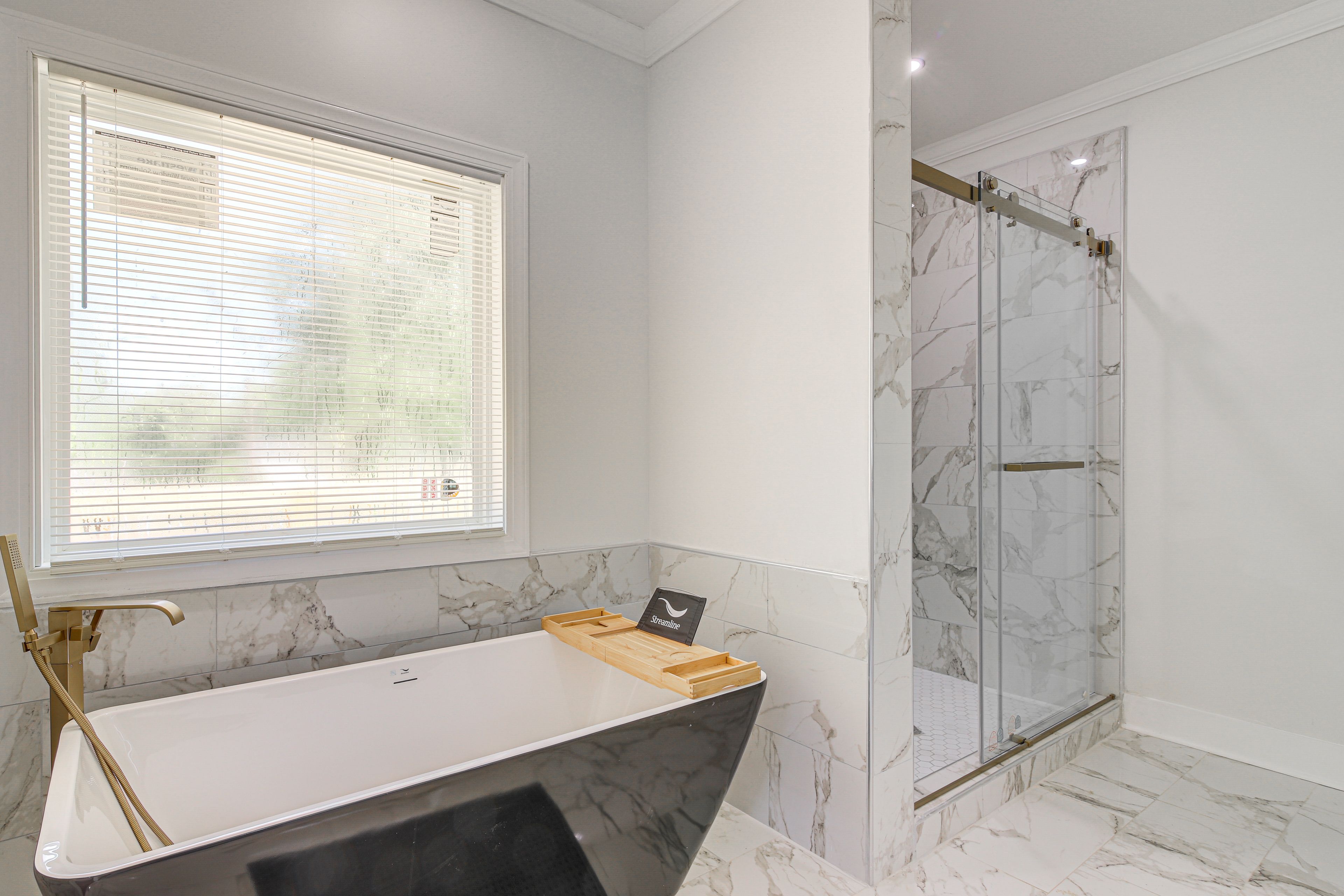 En-Suite Bathroom | Soaking Tub | Shower
