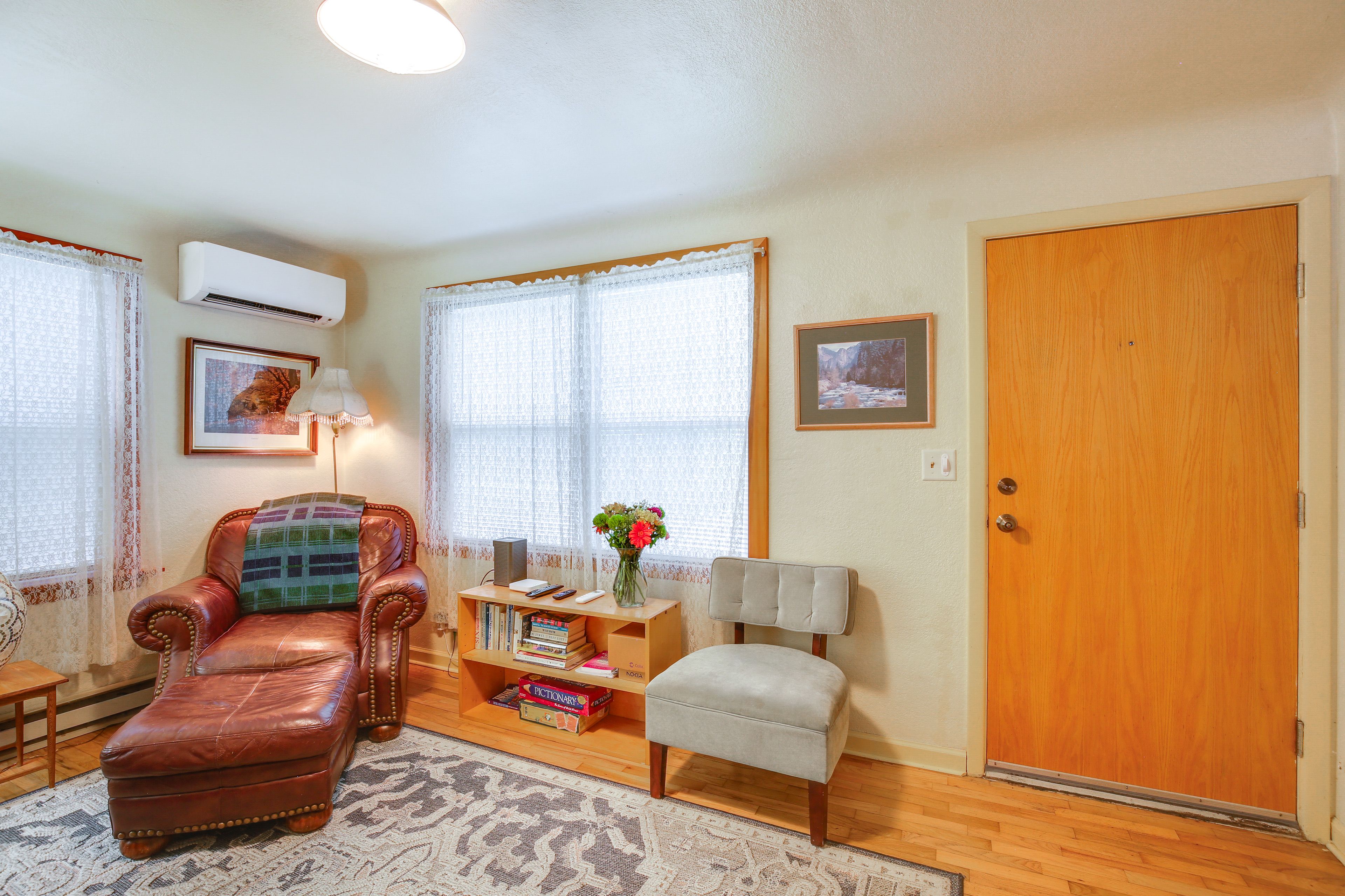 Living Room | Flat-Screen TV | Board Games | Books