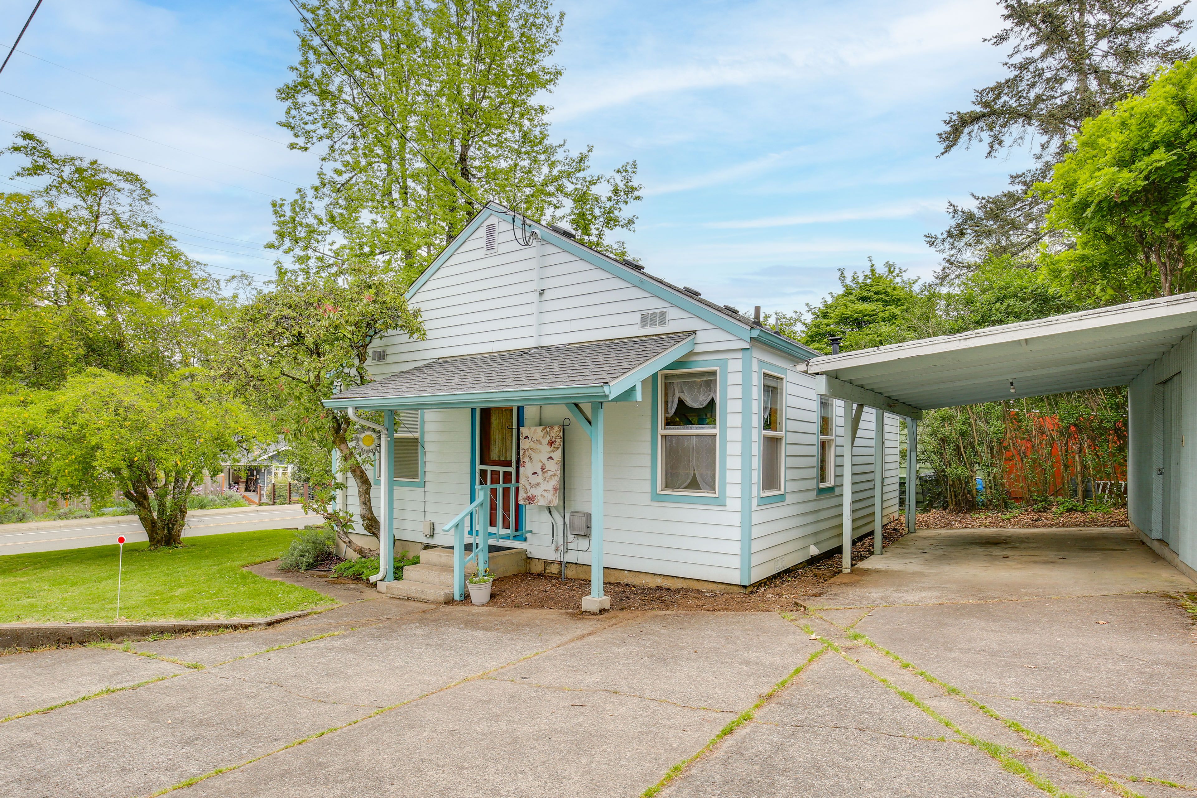 Parking | Carport (1 Vehicle) | Driveway (1 Vehicle)