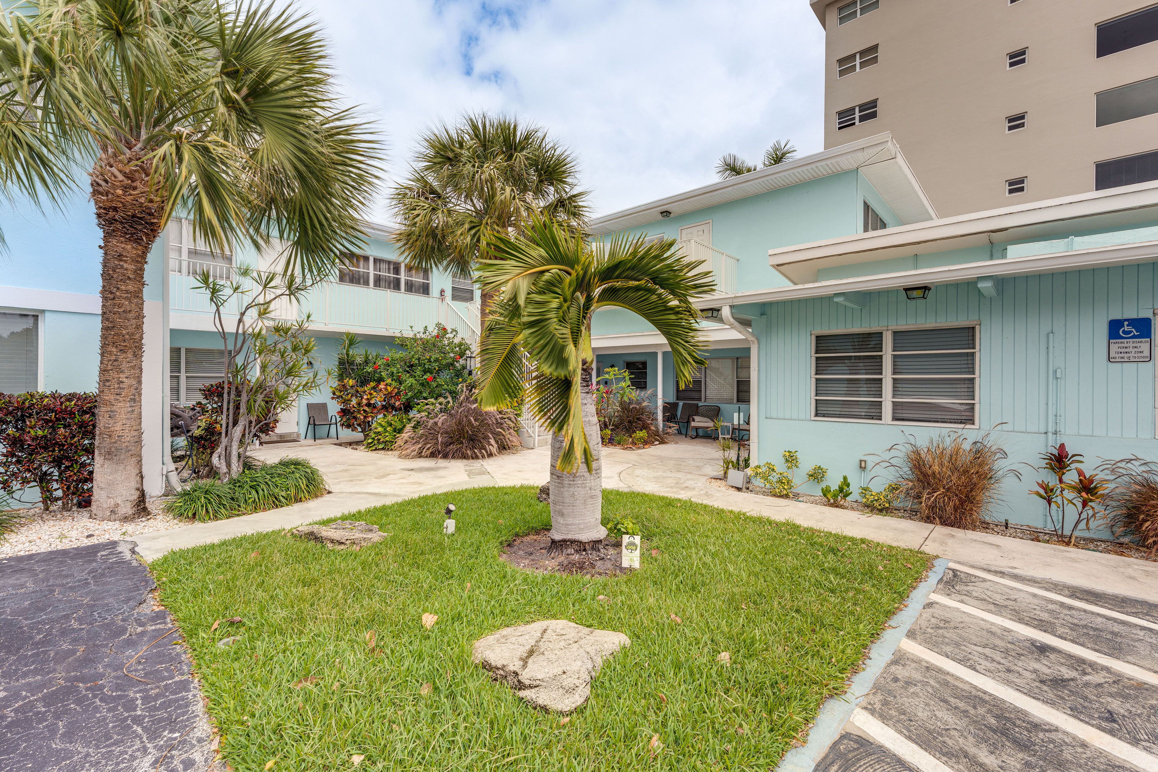 Parking | Designated Parking Space (1 Vehicle) | Public Lot