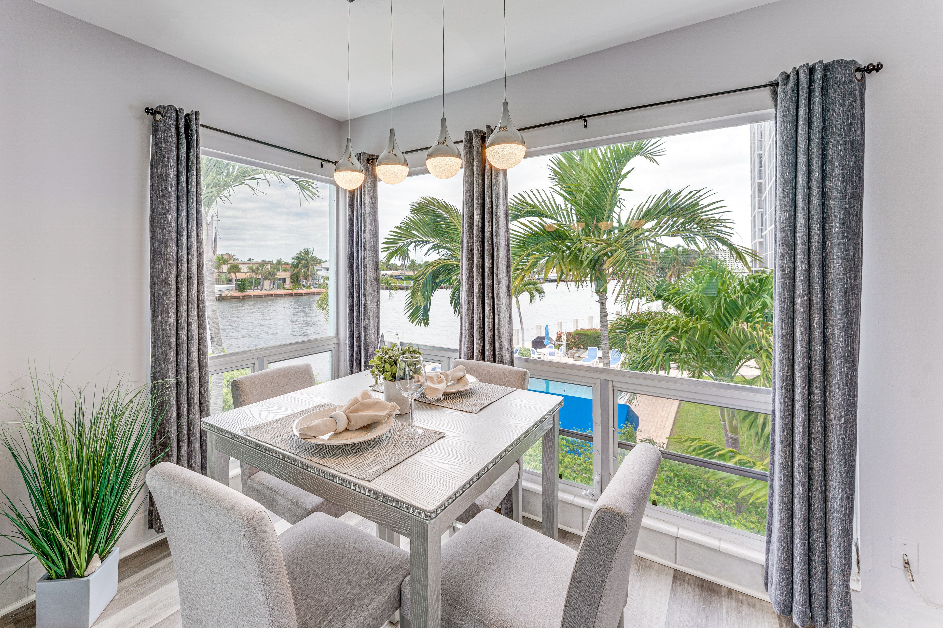 Dining Area | Dishware/Flatware Provided | Water Views