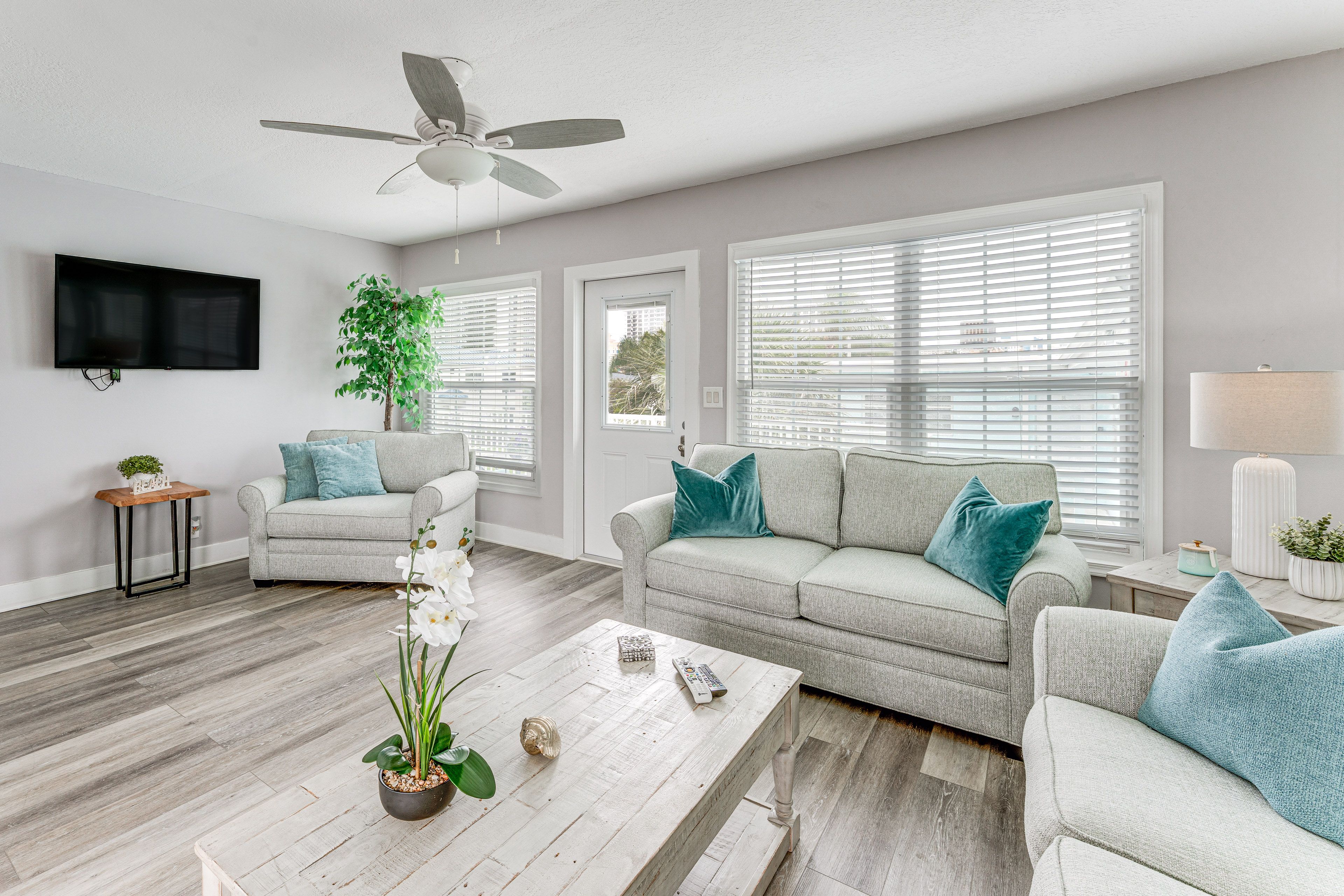 Living Room | Smart TV