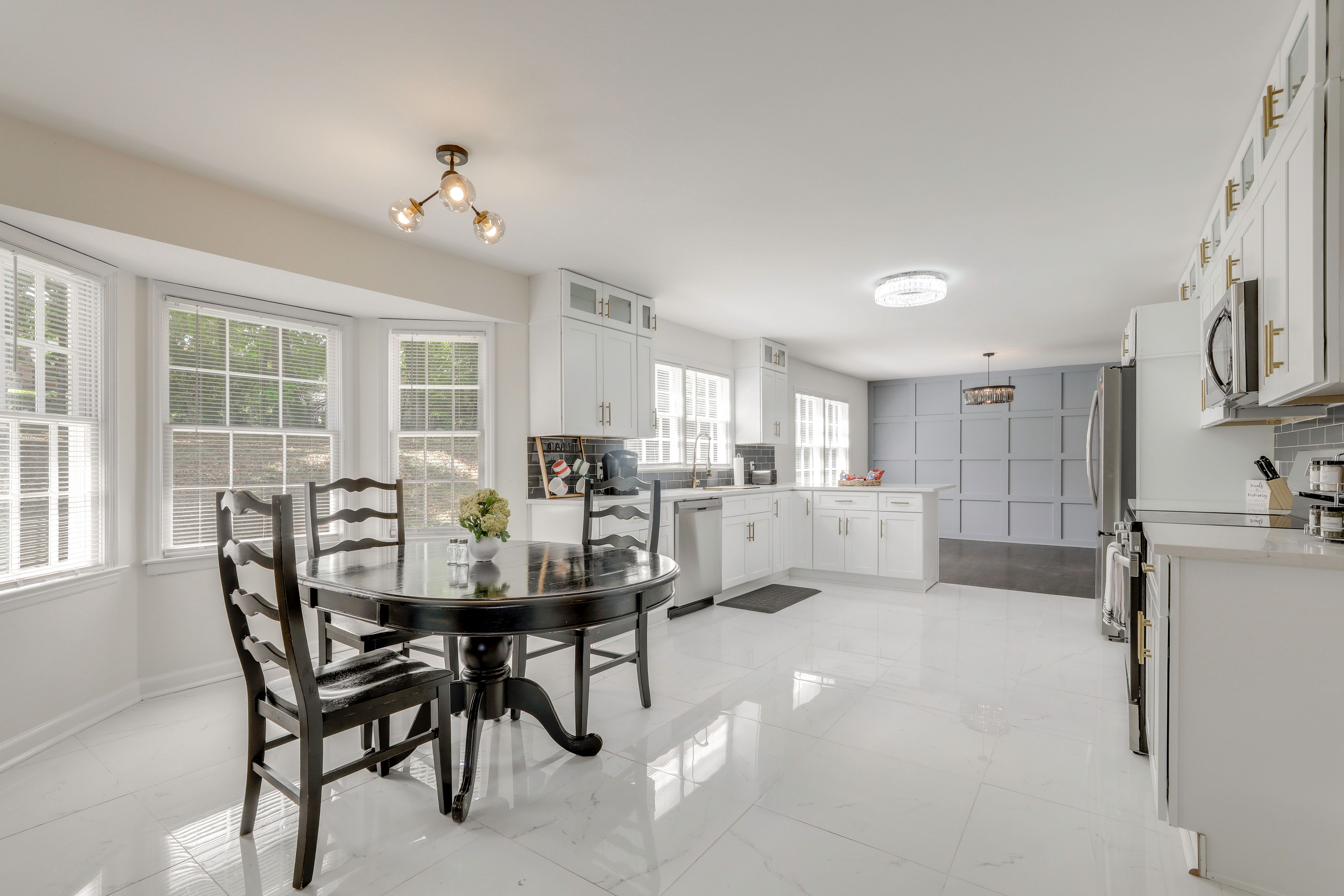 Dining Area | 1st Floor | Dishes & Flatware Provided