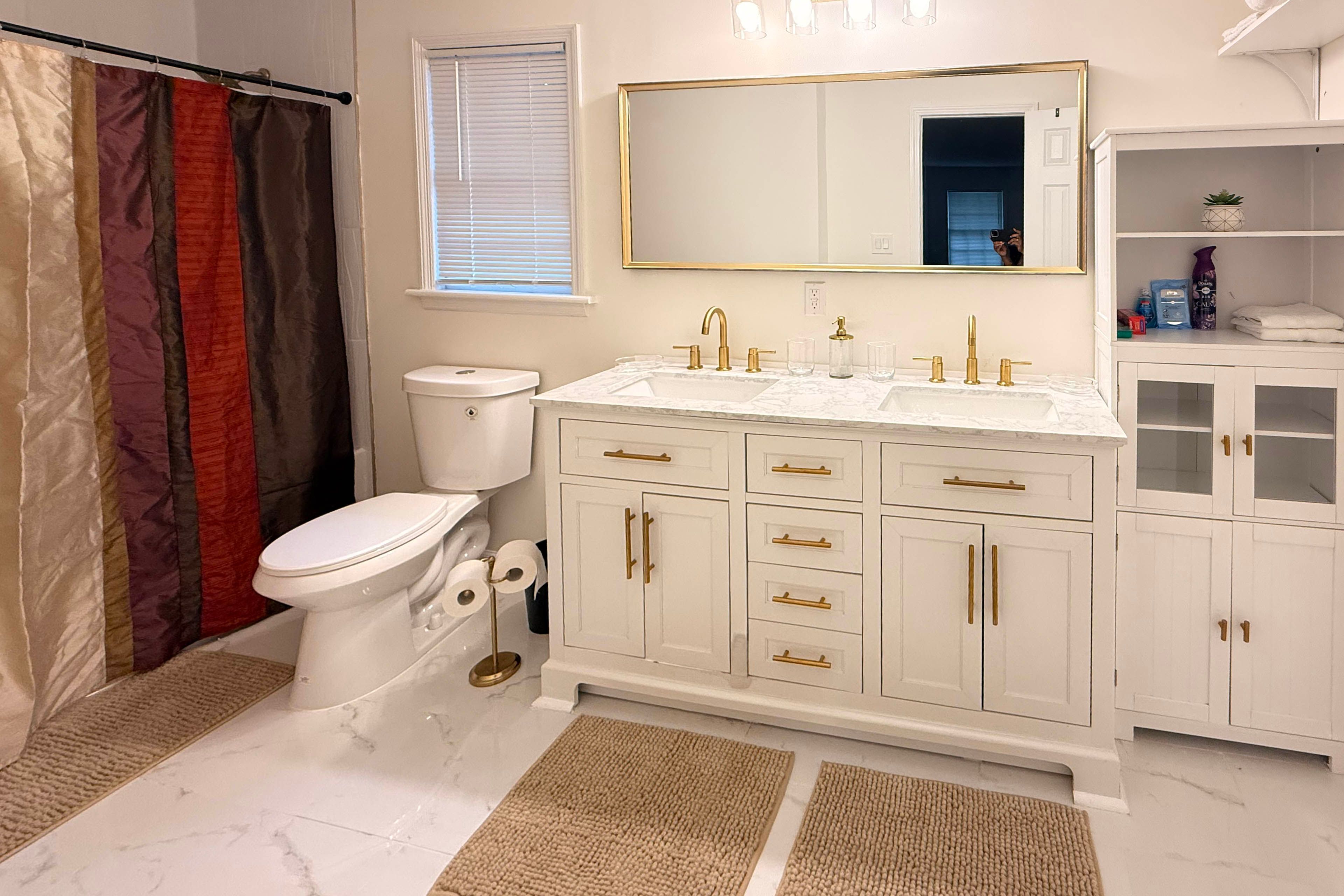 Full Bathroom | 2nd Floor
